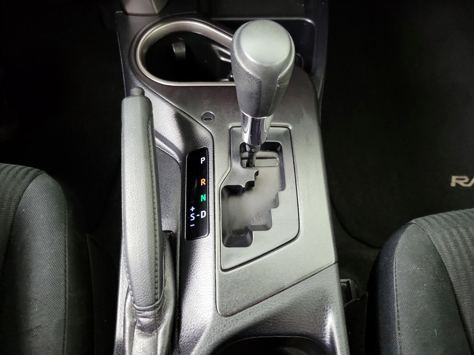 2016 Toyota RAV4 LE - Photo 16