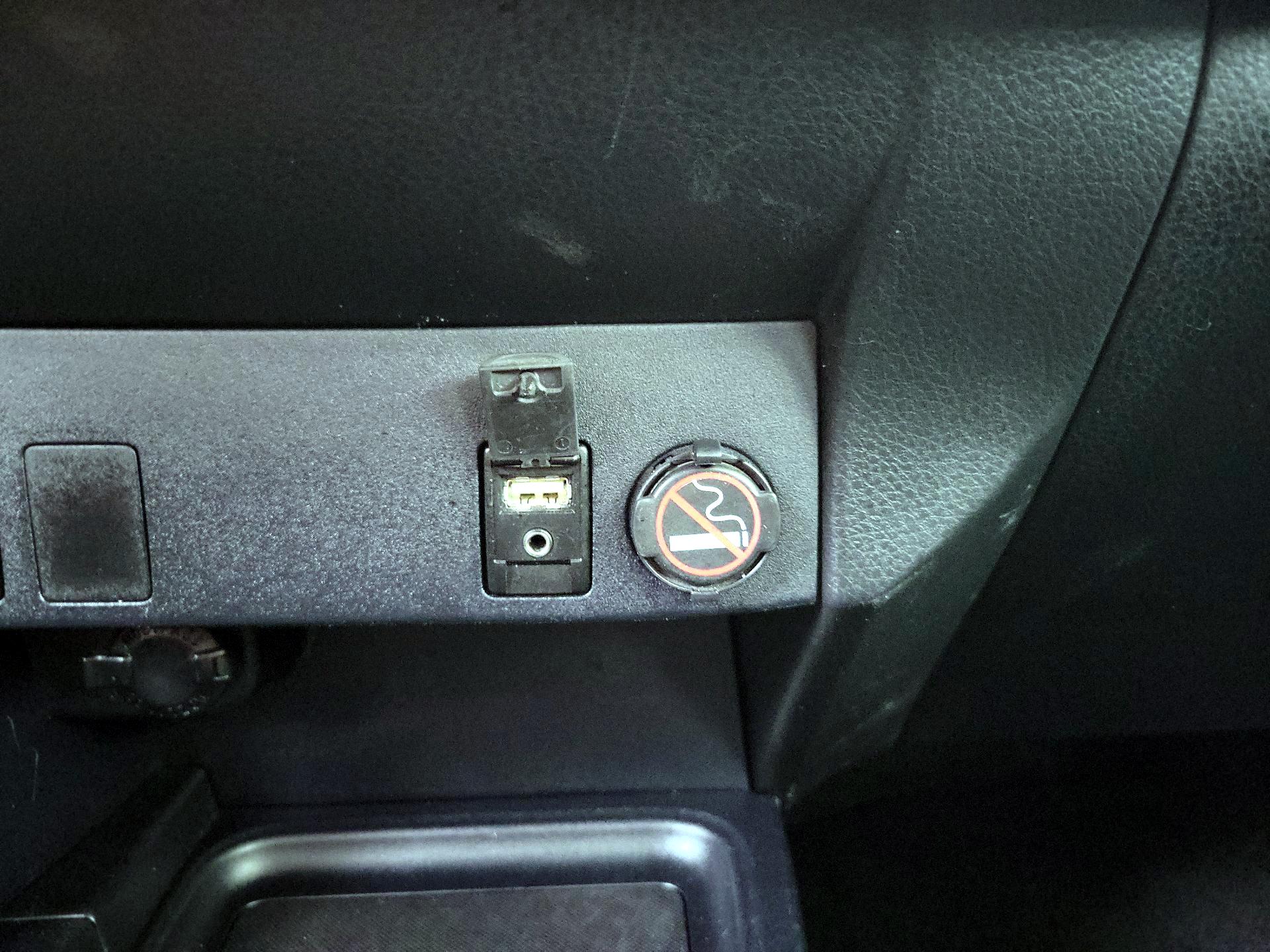Thumbnail: 2016 Toyota RAV4 - 16