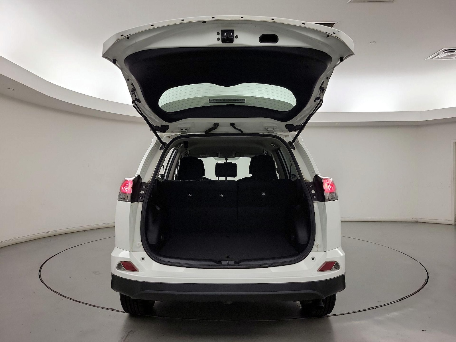 2016 Toyota RAV4 LE - Photo 19