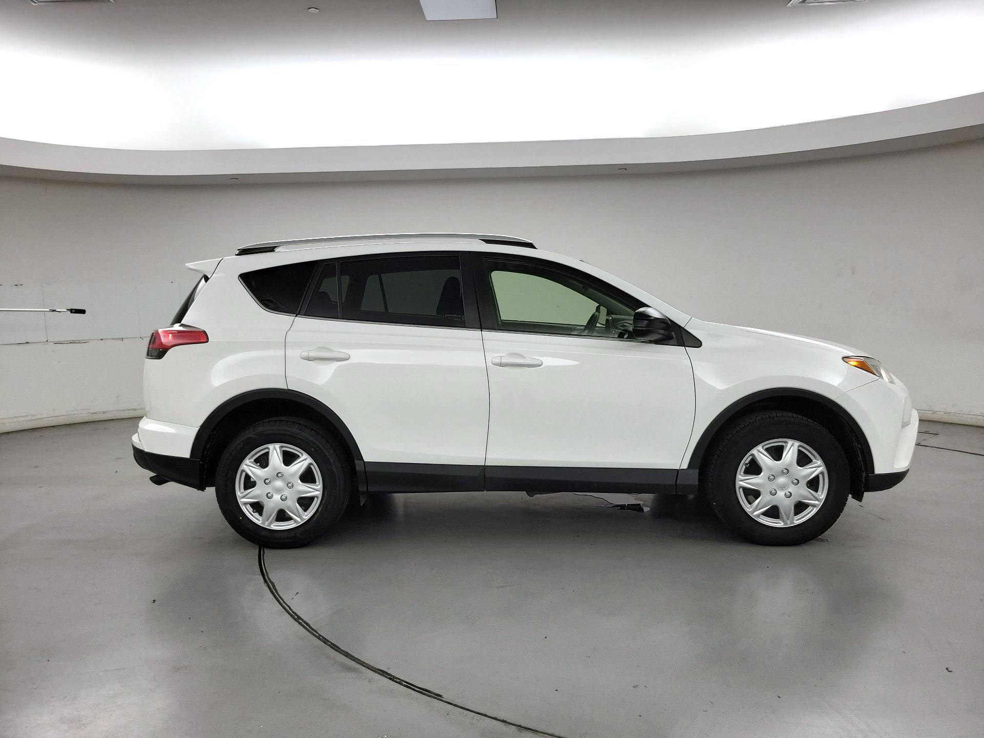Thumbnail: 2016 Toyota RAV4 - 4