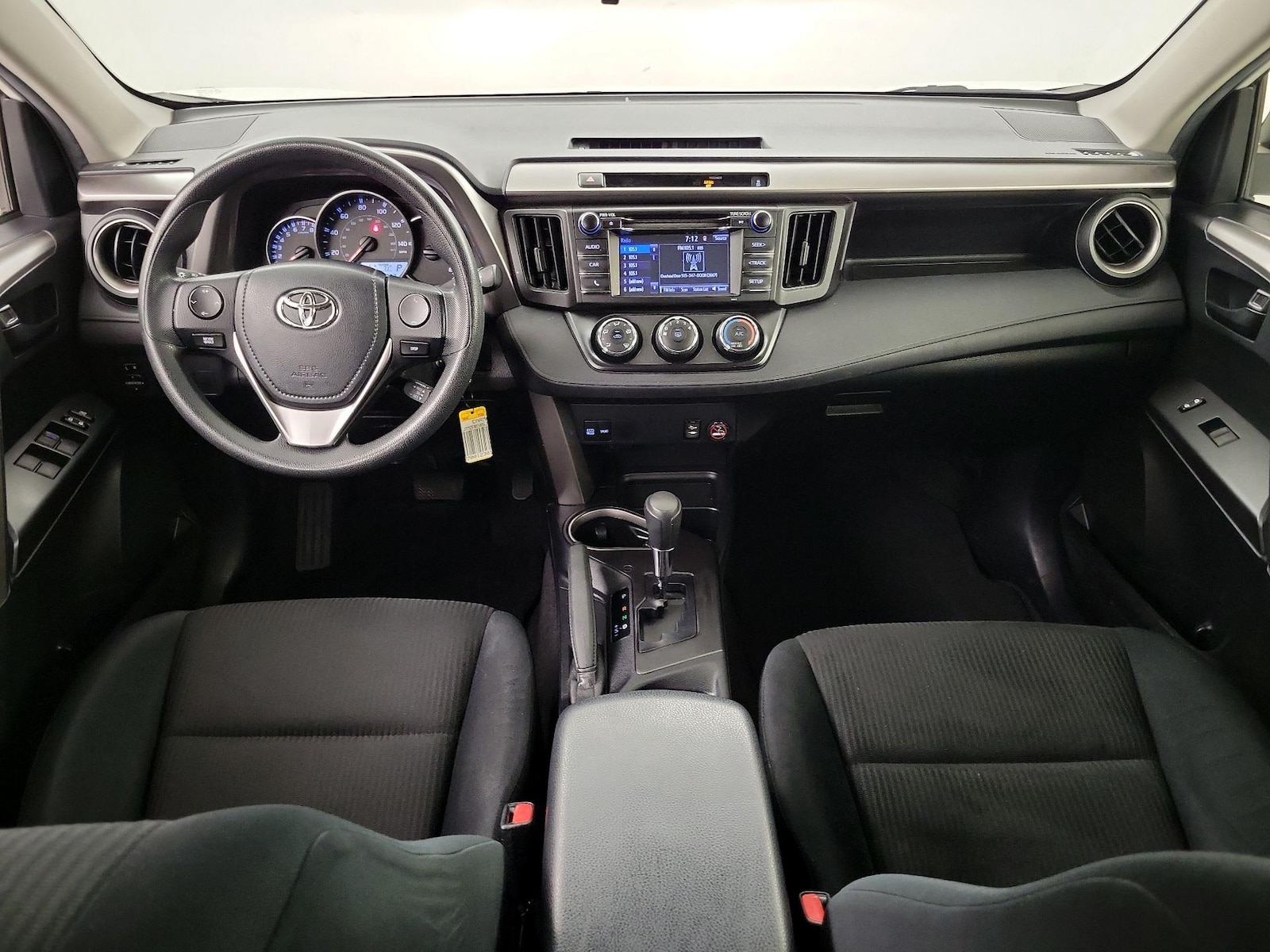2016 Toyota RAV4 LE - Photo 8