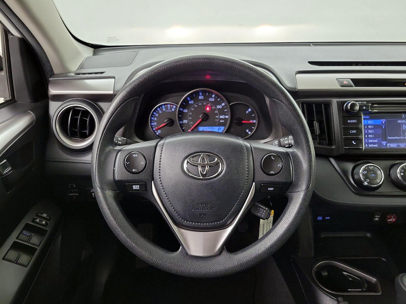 2016 Toyota RAV4 LE - Photo 9