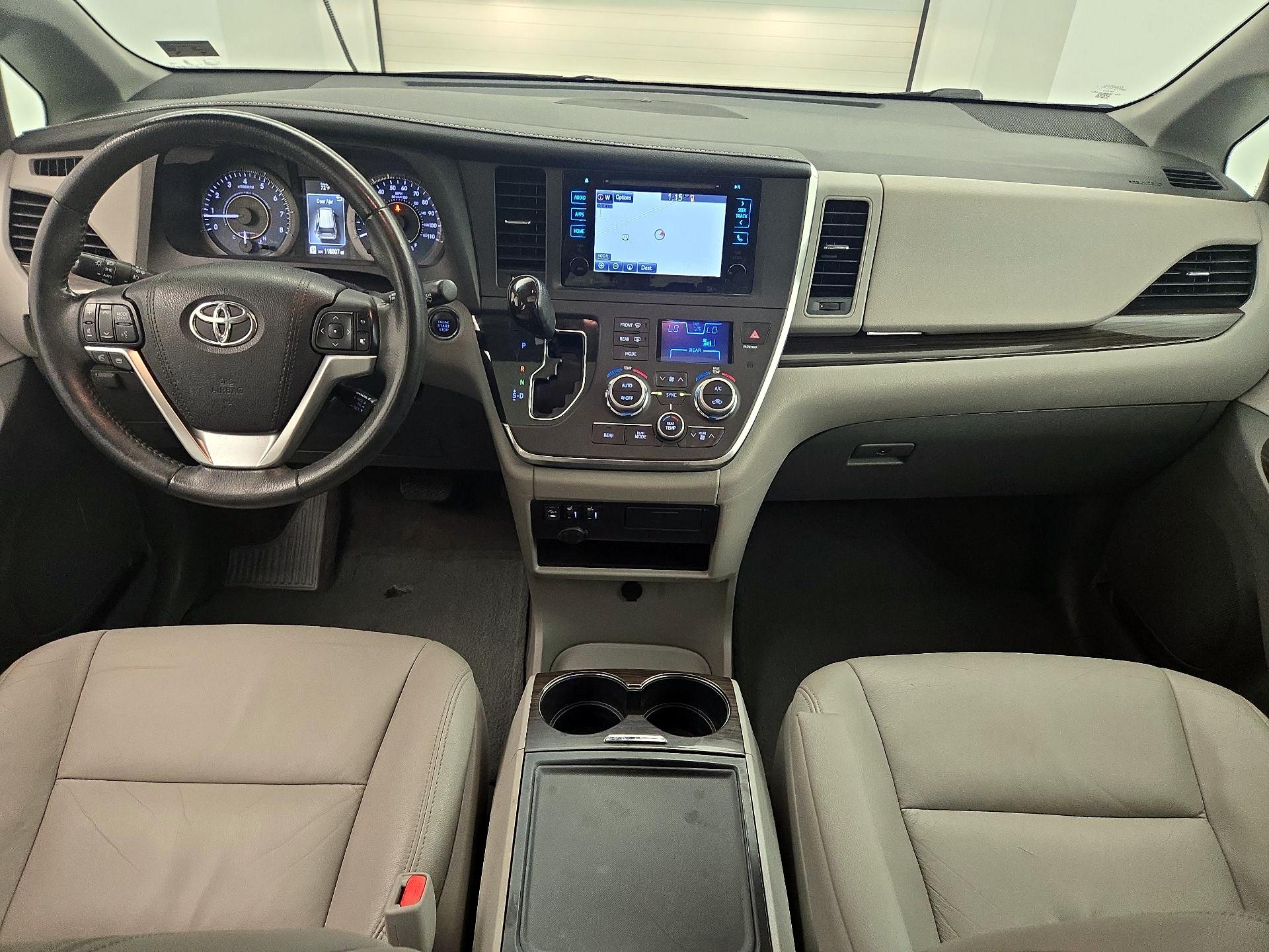 Thumbnail: 2016 Toyota Sienna - 9