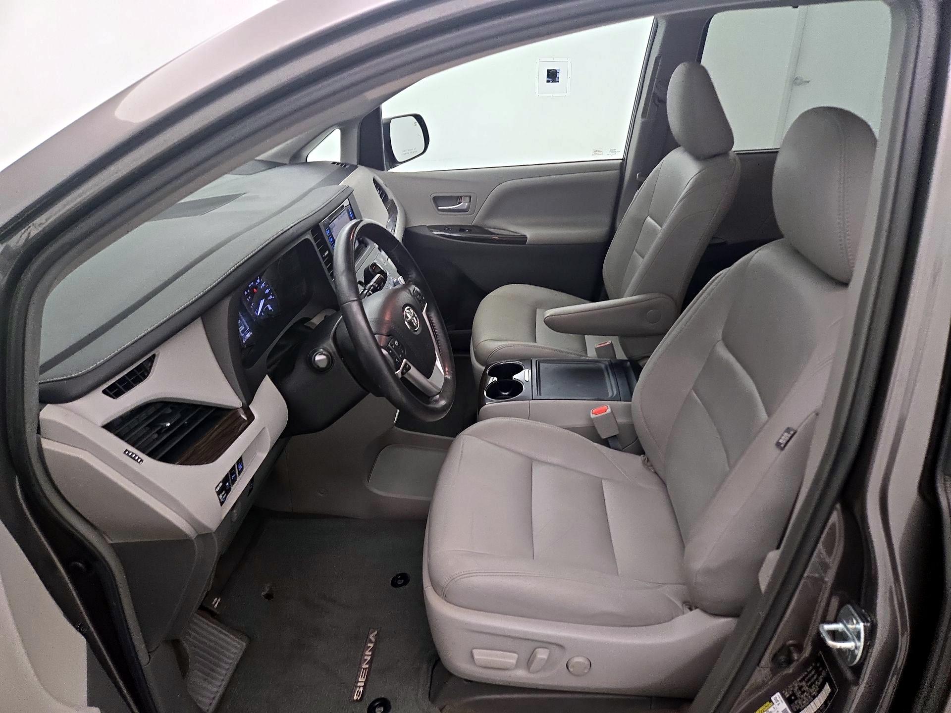 Thumbnail: 2016 Toyota Sienna - 11