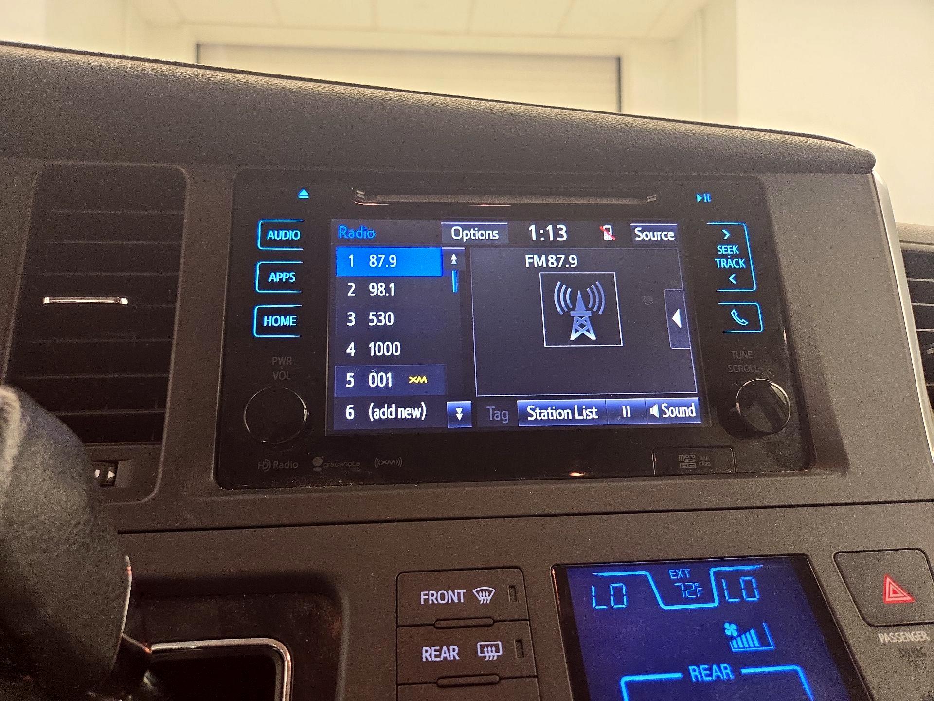 Thumbnail: 2016 Toyota Sienna - 16