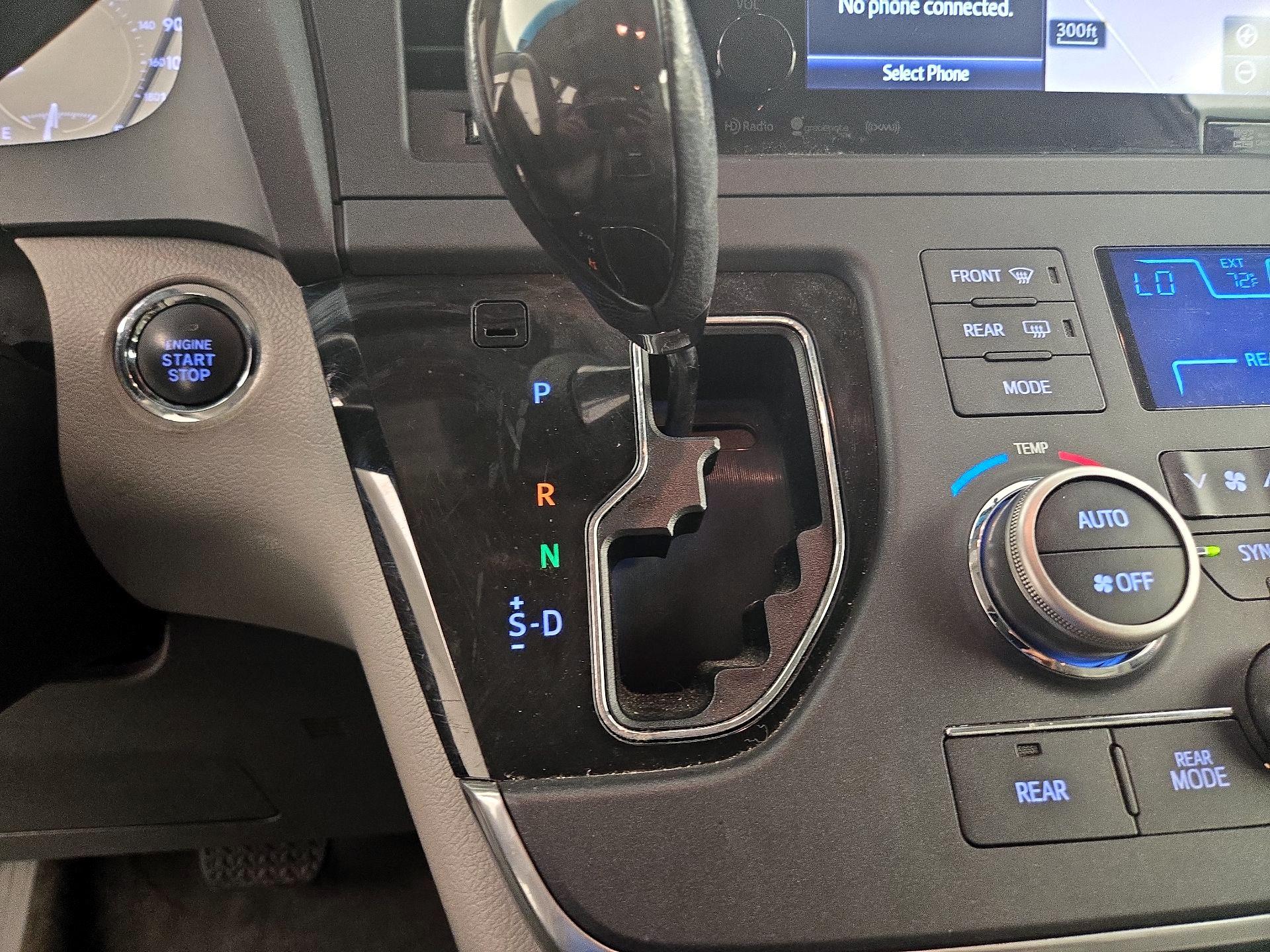 Thumbnail: 2016 Toyota Sienna - 18