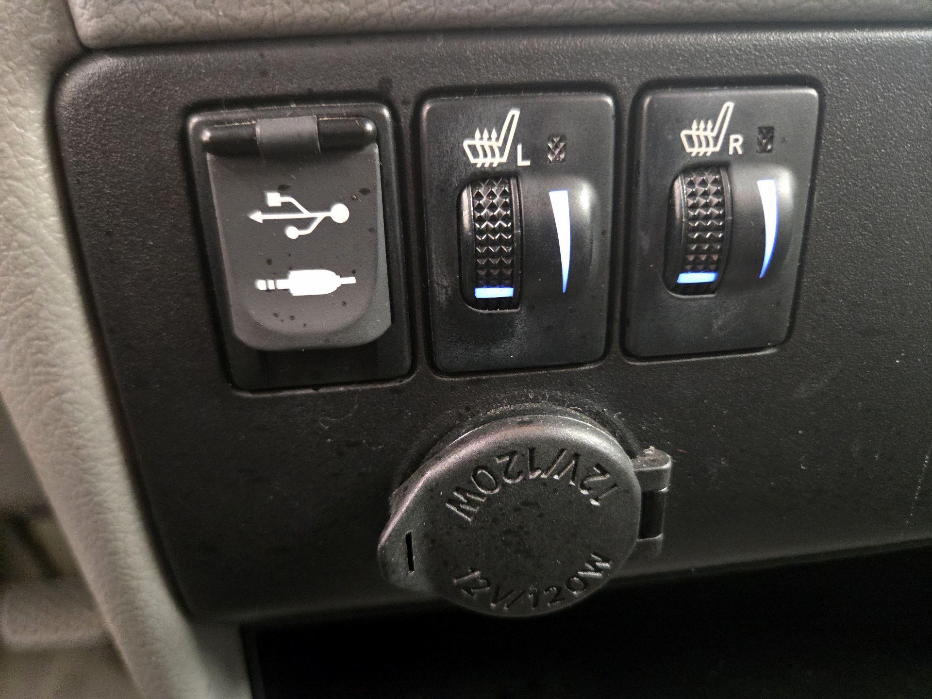 Thumbnail: 2016 Toyota Sienna - 19