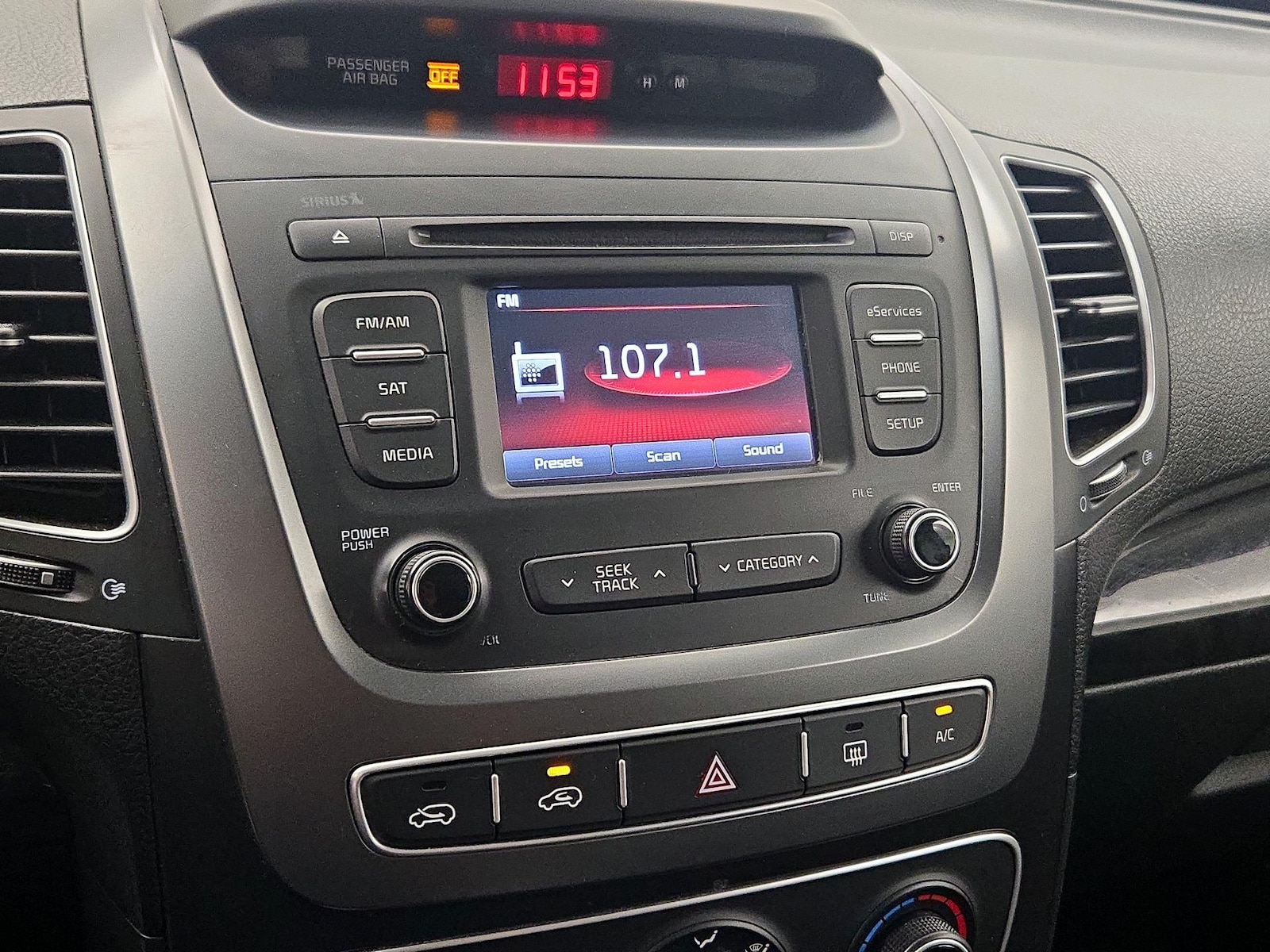 2015 Kia Sorento LX - Photo 15