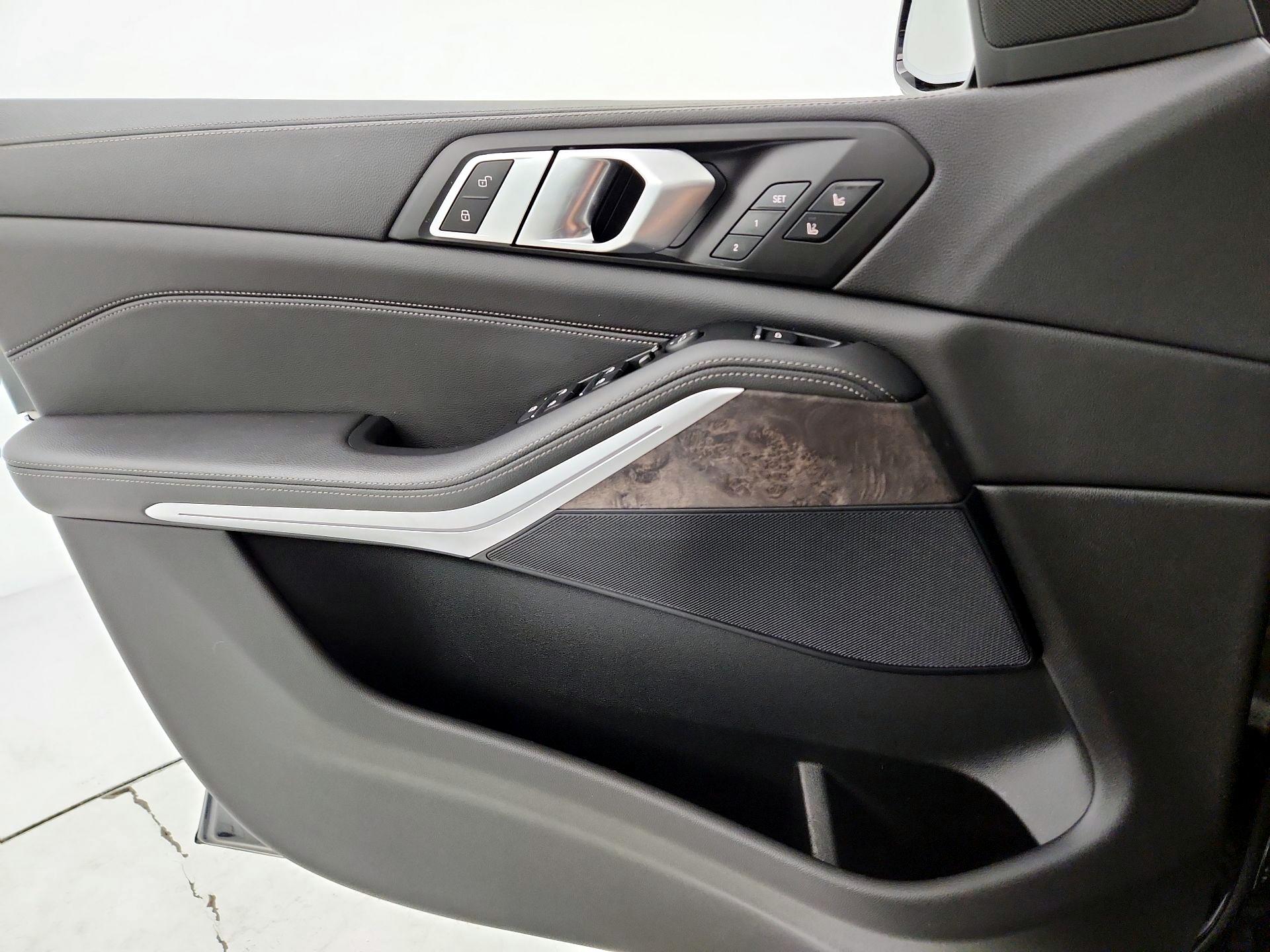 Thumbnail: 2022 BMW X5 - 12