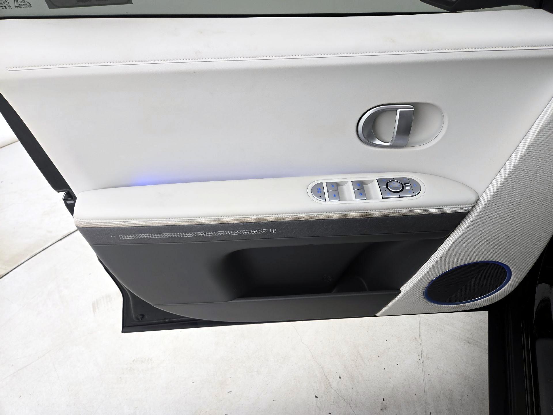 Thumbnail: 2023 Hyundai Ioniq 5 - 12