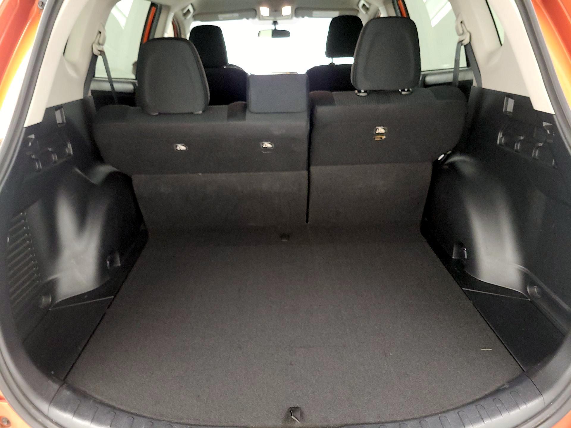 Thumbnail: 2016 Toyota RAV4 - 19