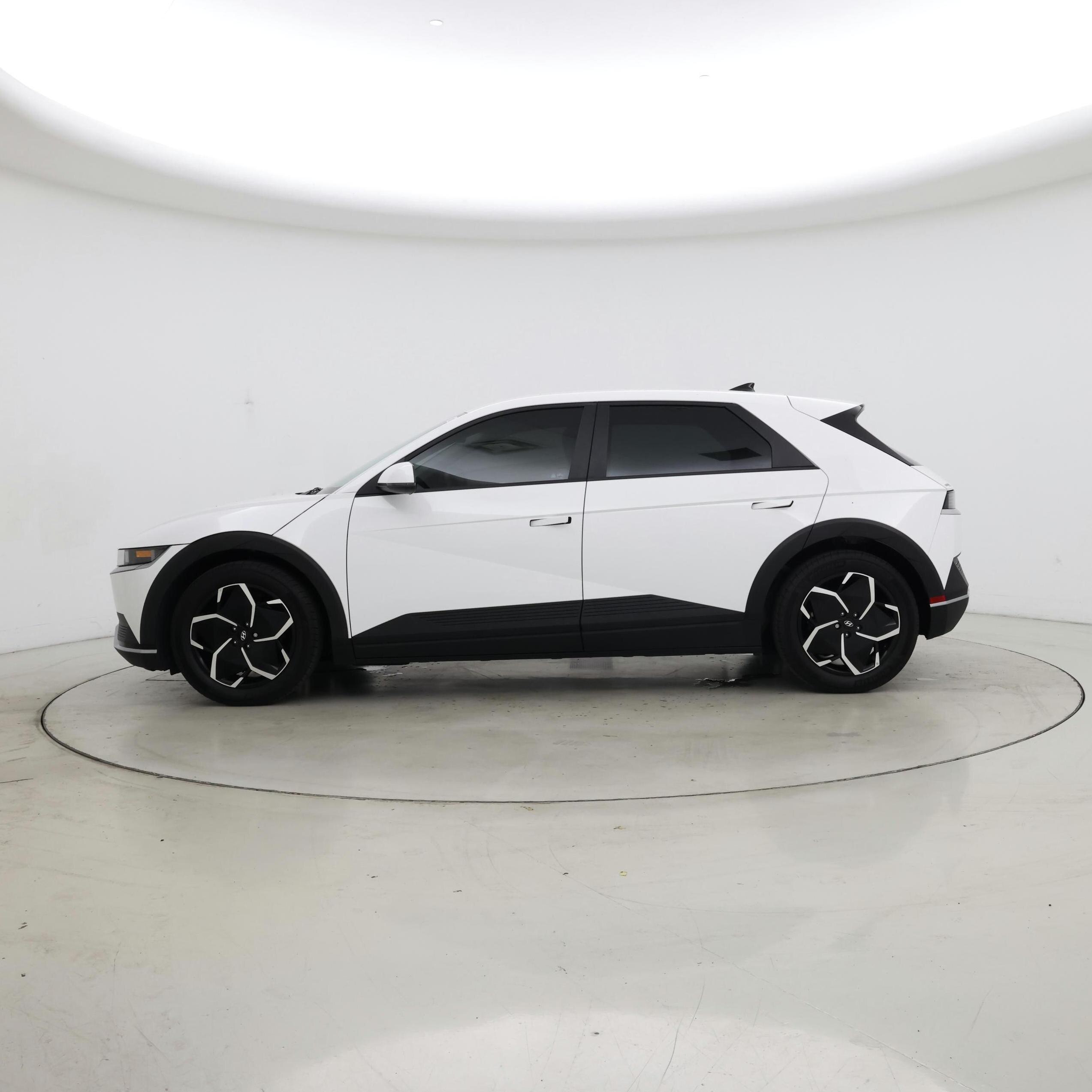 Thumbnail: 2022 Hyundai Ioniq 5 - 3