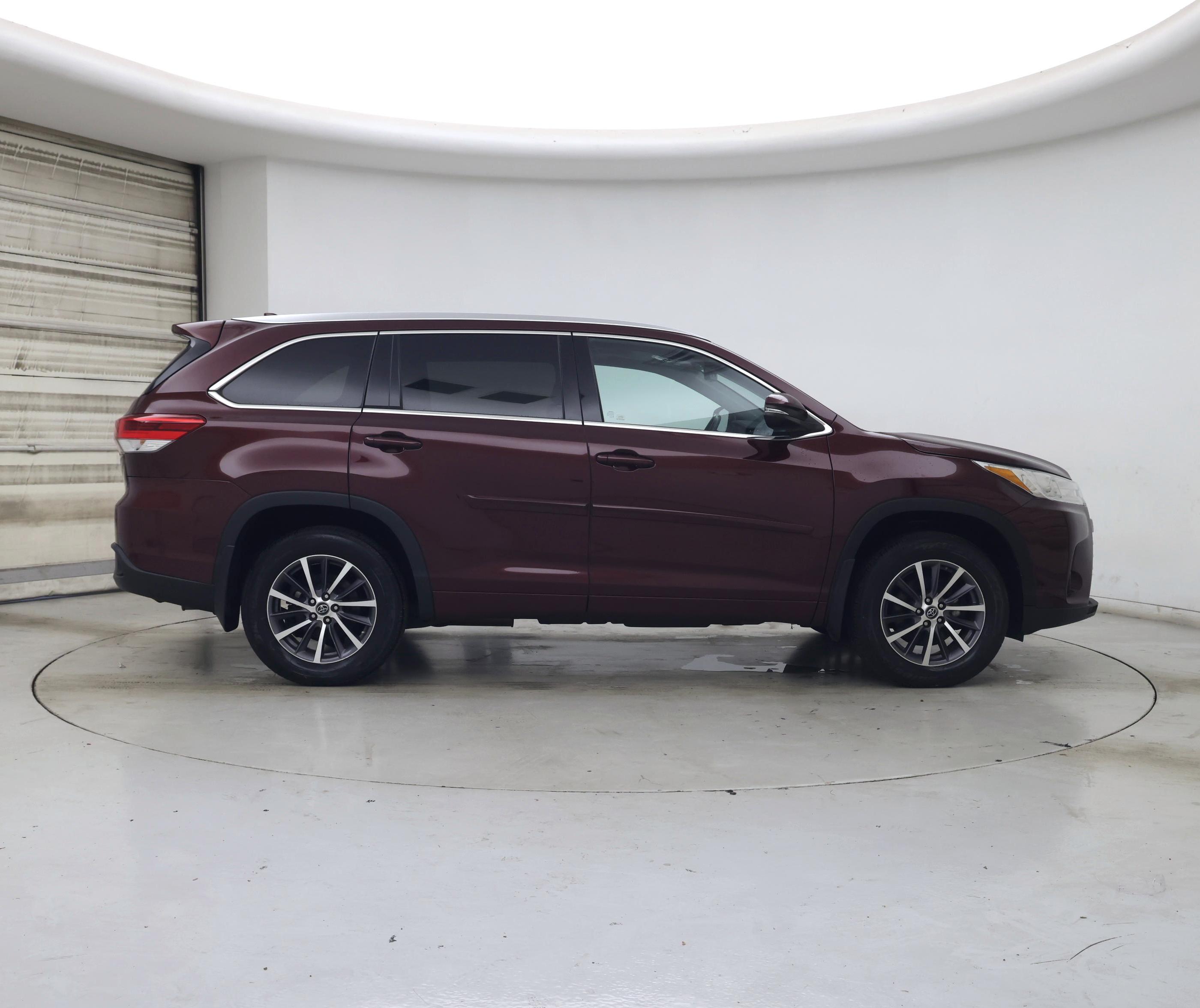 Thumbnail: 2017 Toyota Highlander - 7