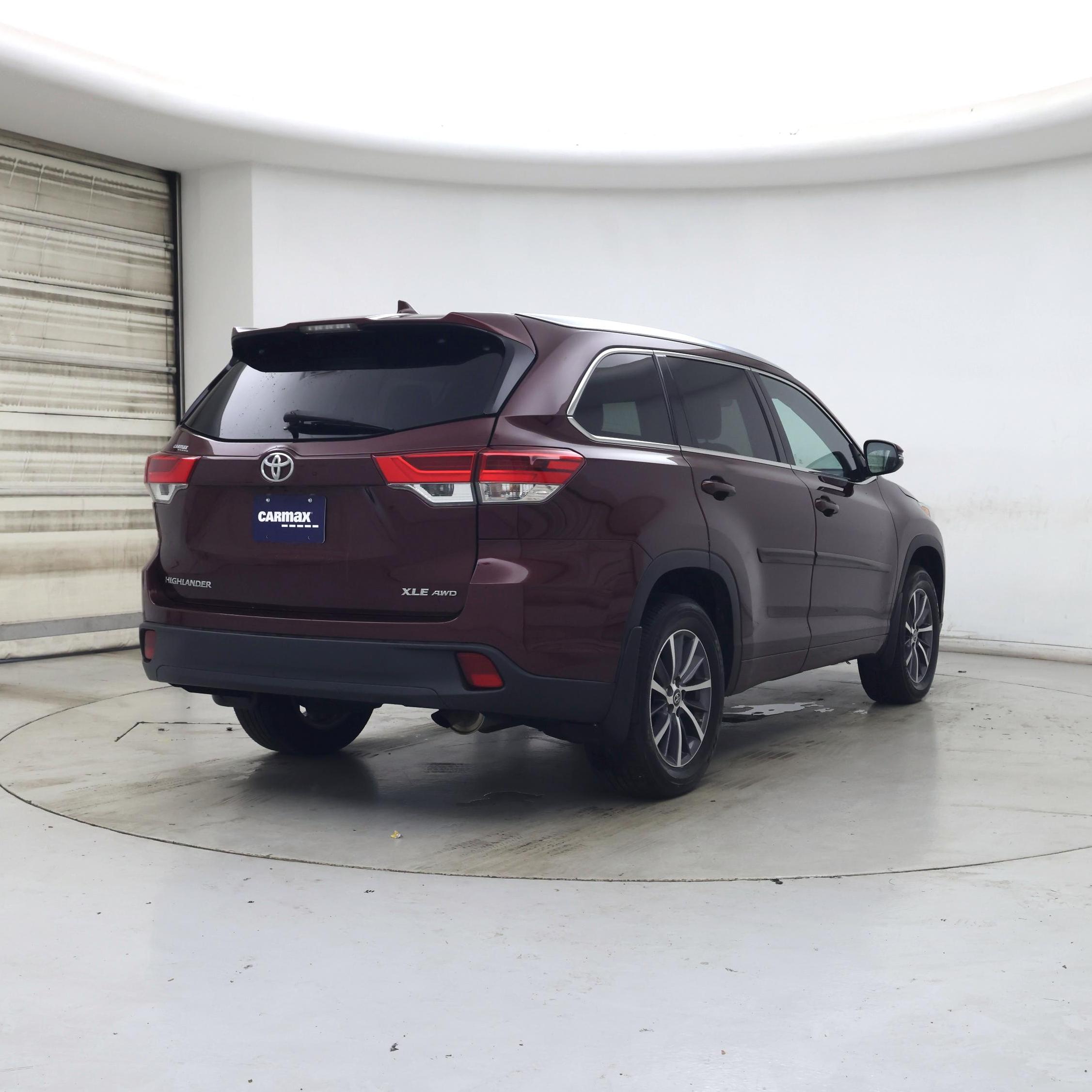Thumbnail: 2017 Toyota Highlander - 8