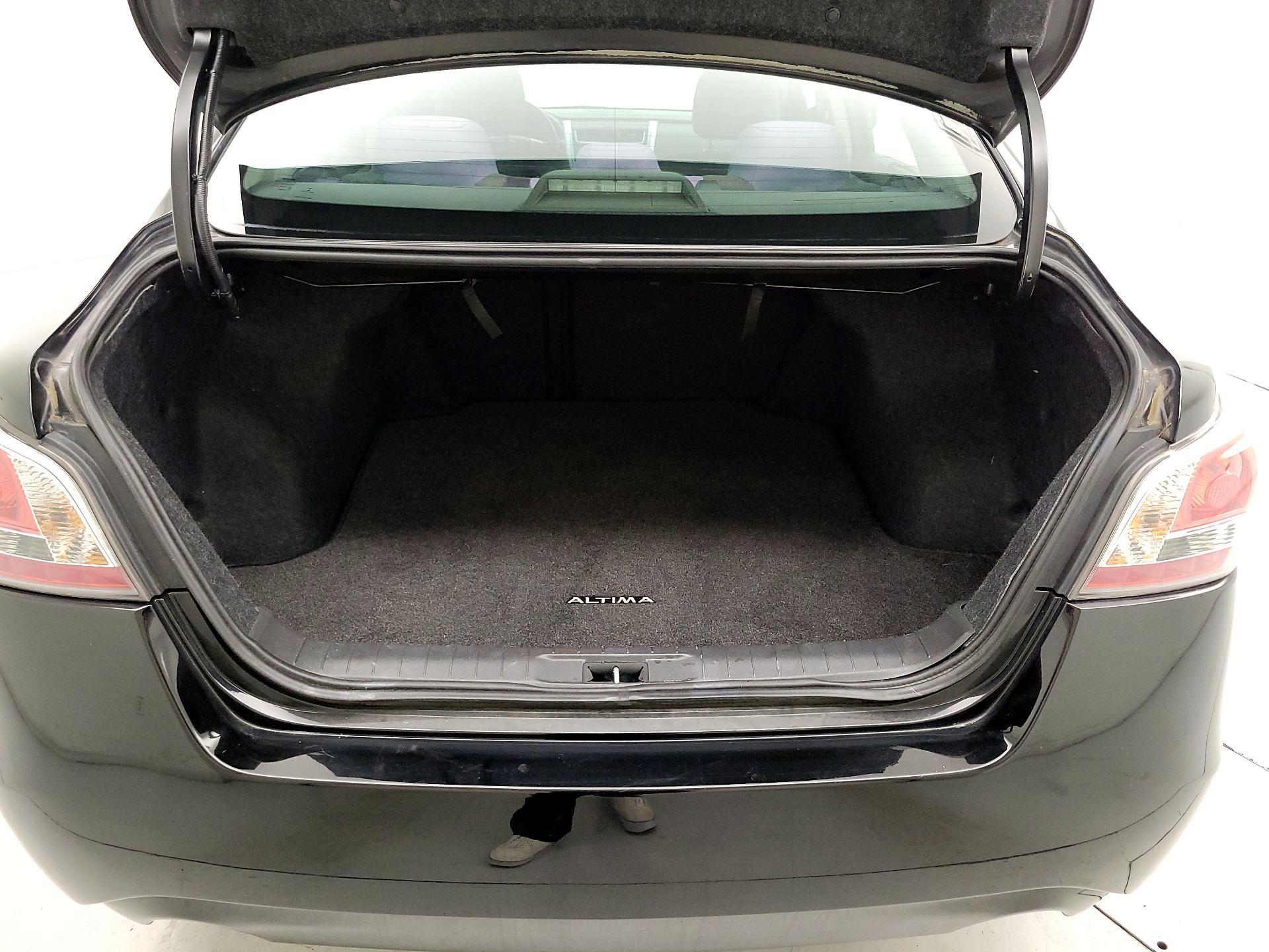Thumbnail: 2015 Nissan Altima - 18
