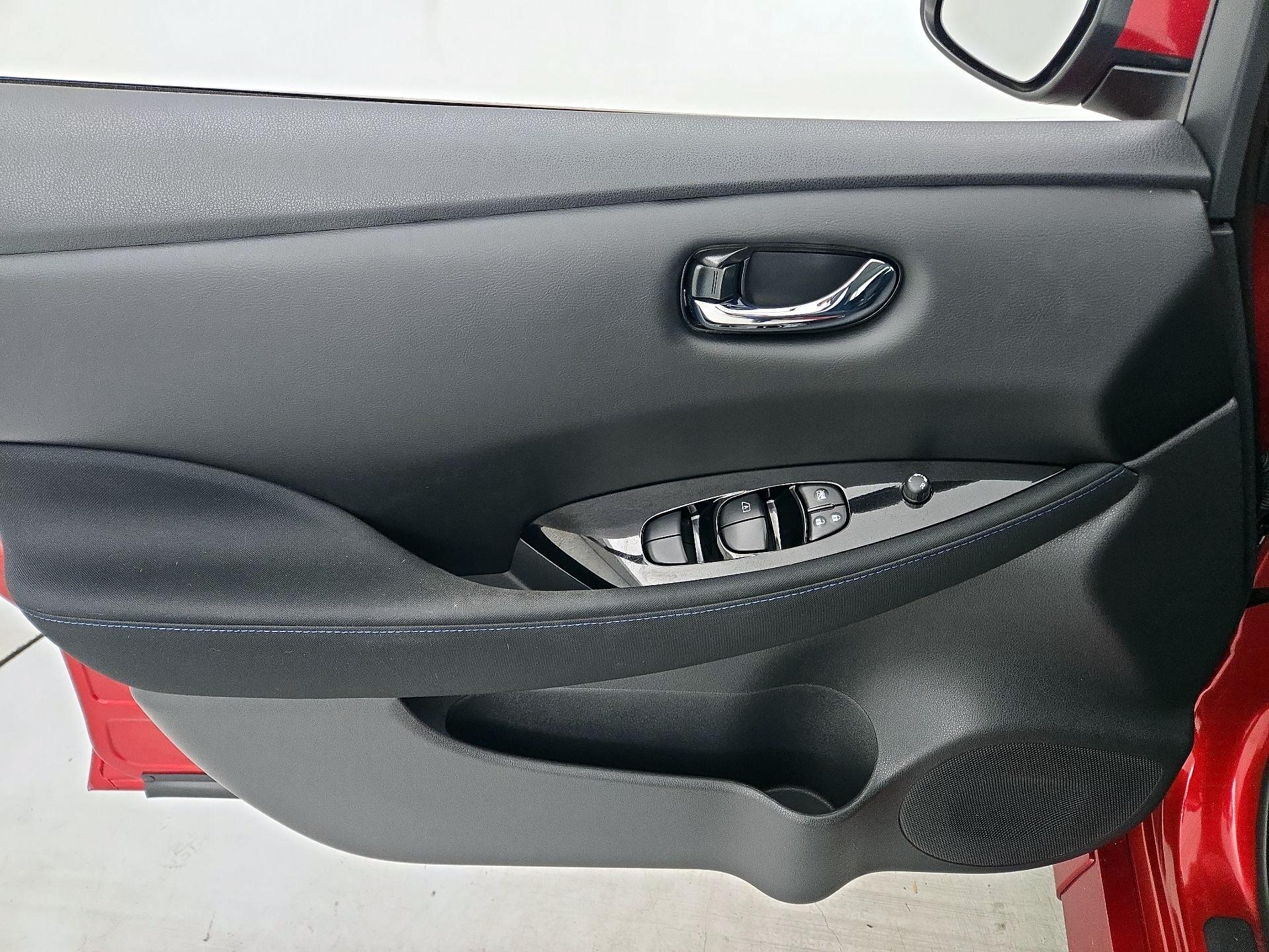 Thumbnail: 2020 Nissan Leaf - 12