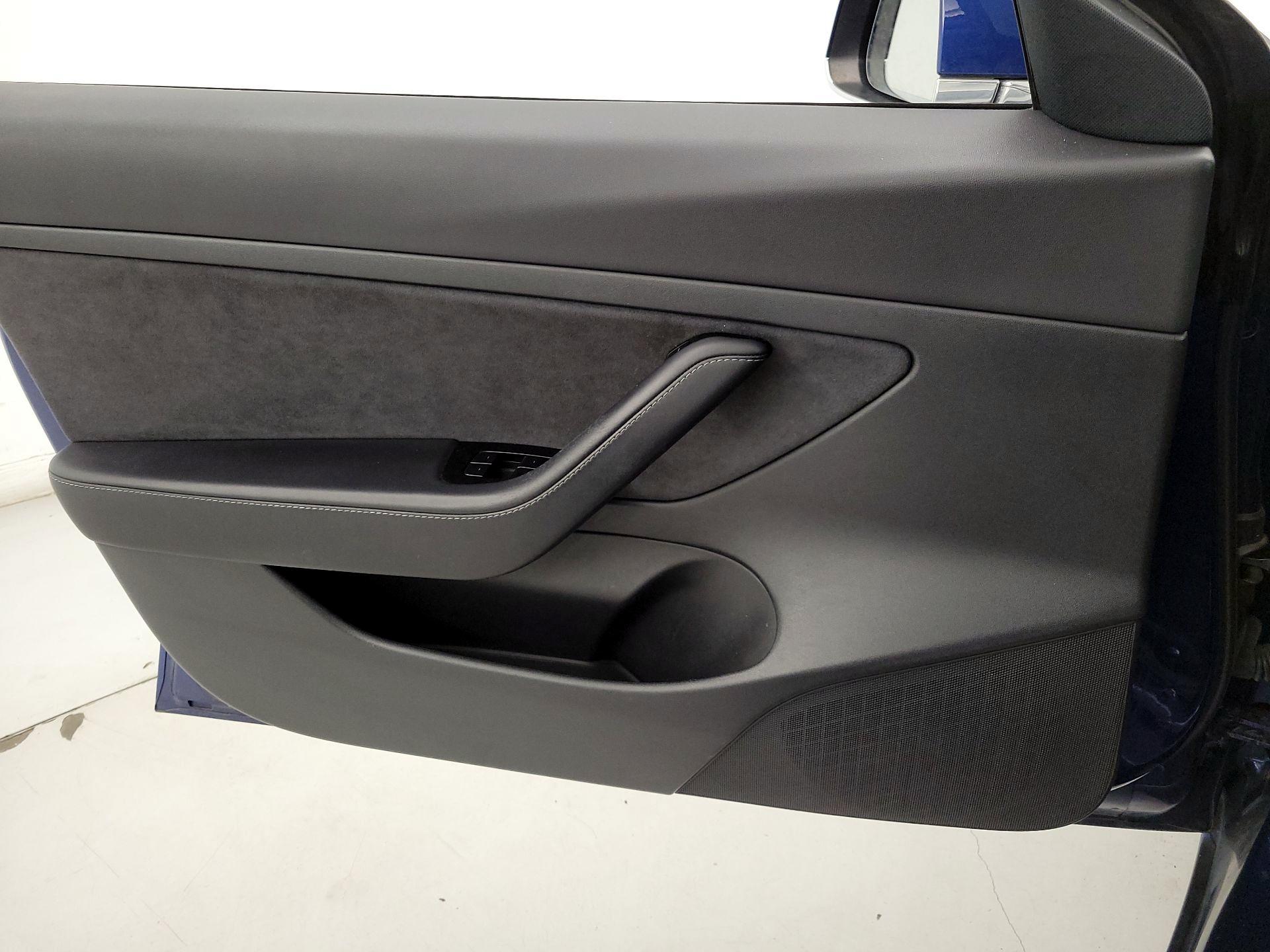 Thumbnail: 2020 Tesla Model 3 - 12