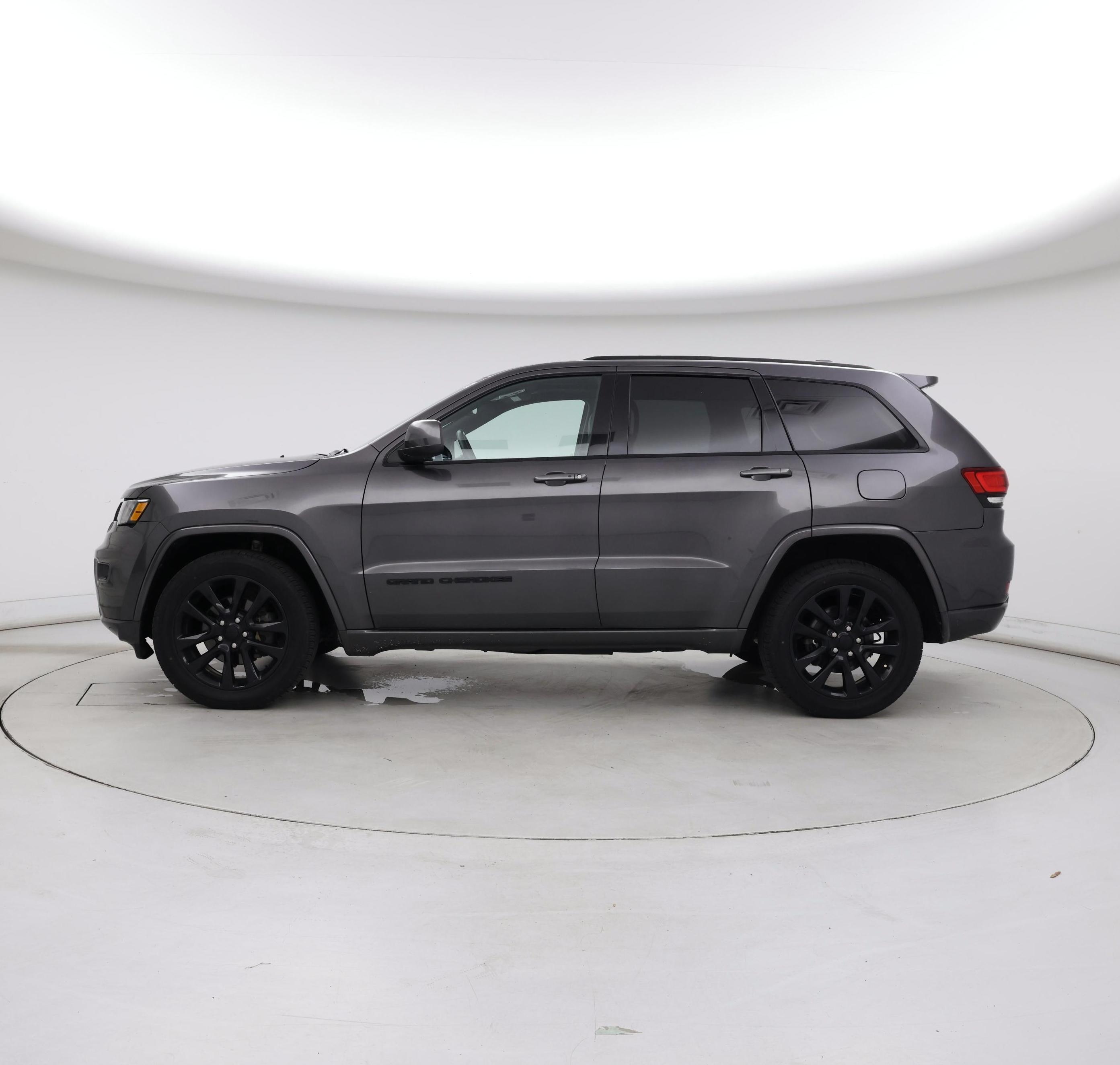 Thumbnail: 2019 Jeep Grand Cherokee - 3