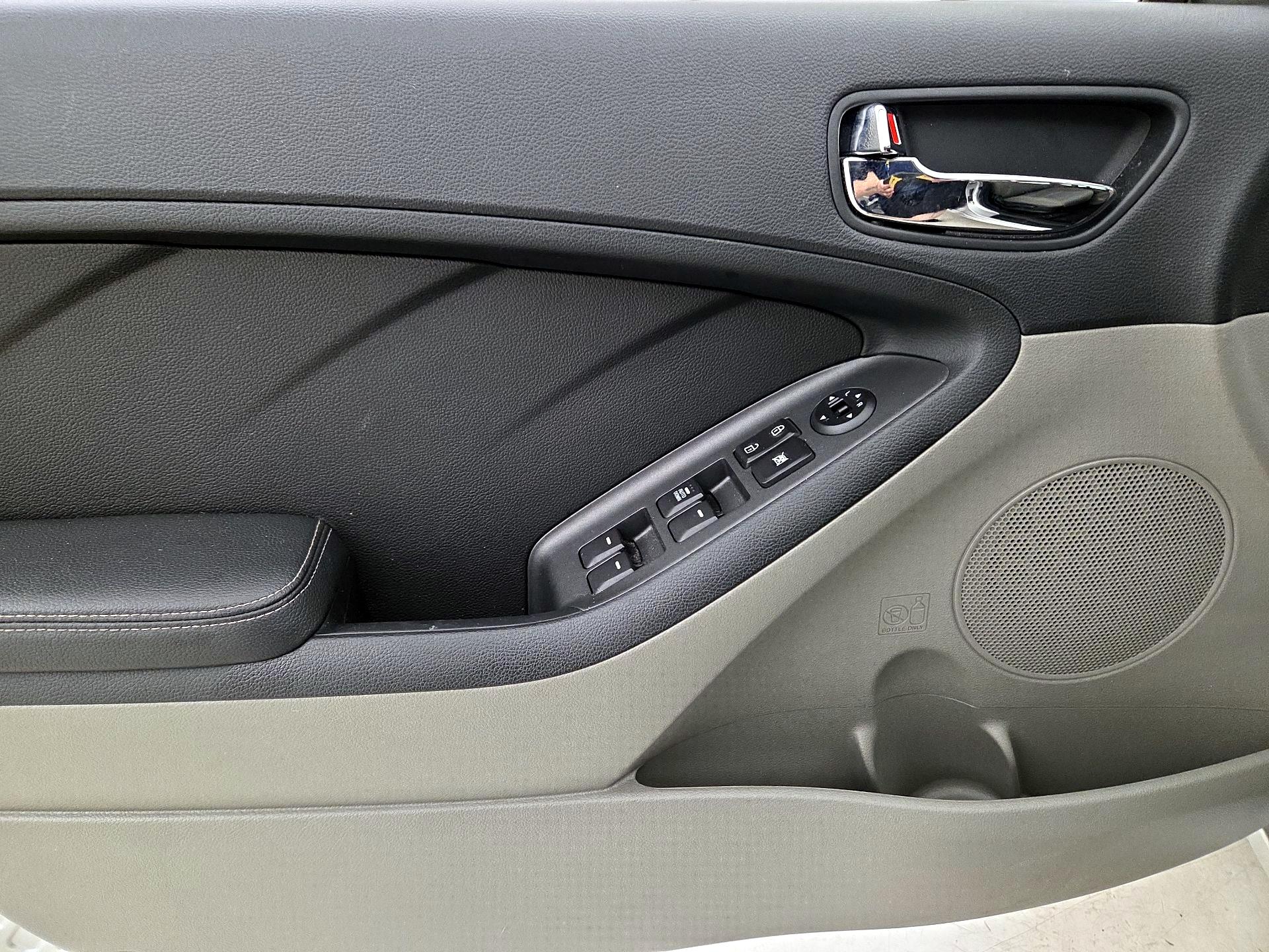 Thumbnail: 2015 Kia Forte - 12