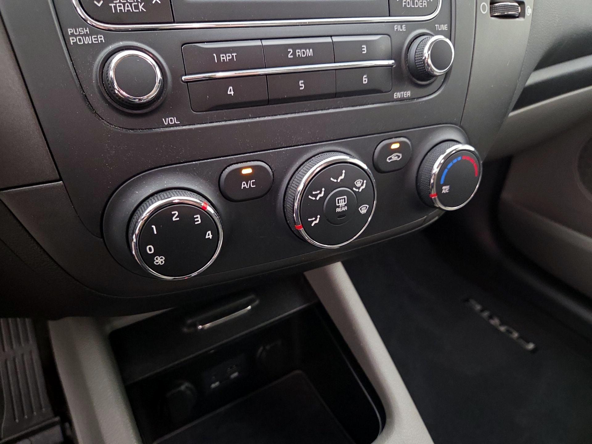 Thumbnail: 2015 Kia Forte - 15
