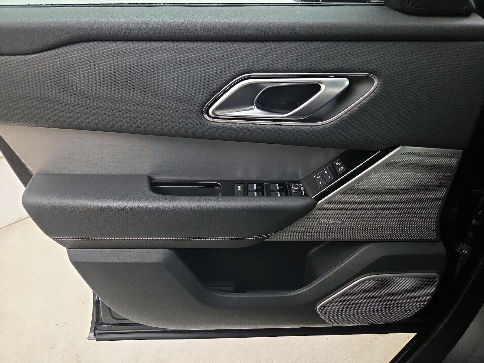2019 Land Rover Range Rover Velar SE - Photo 13