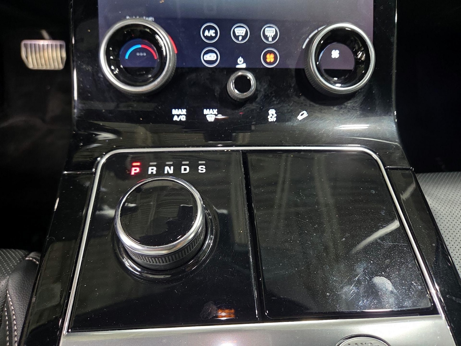 2019 Land Rover Range Rover Velar SE - Photo 18