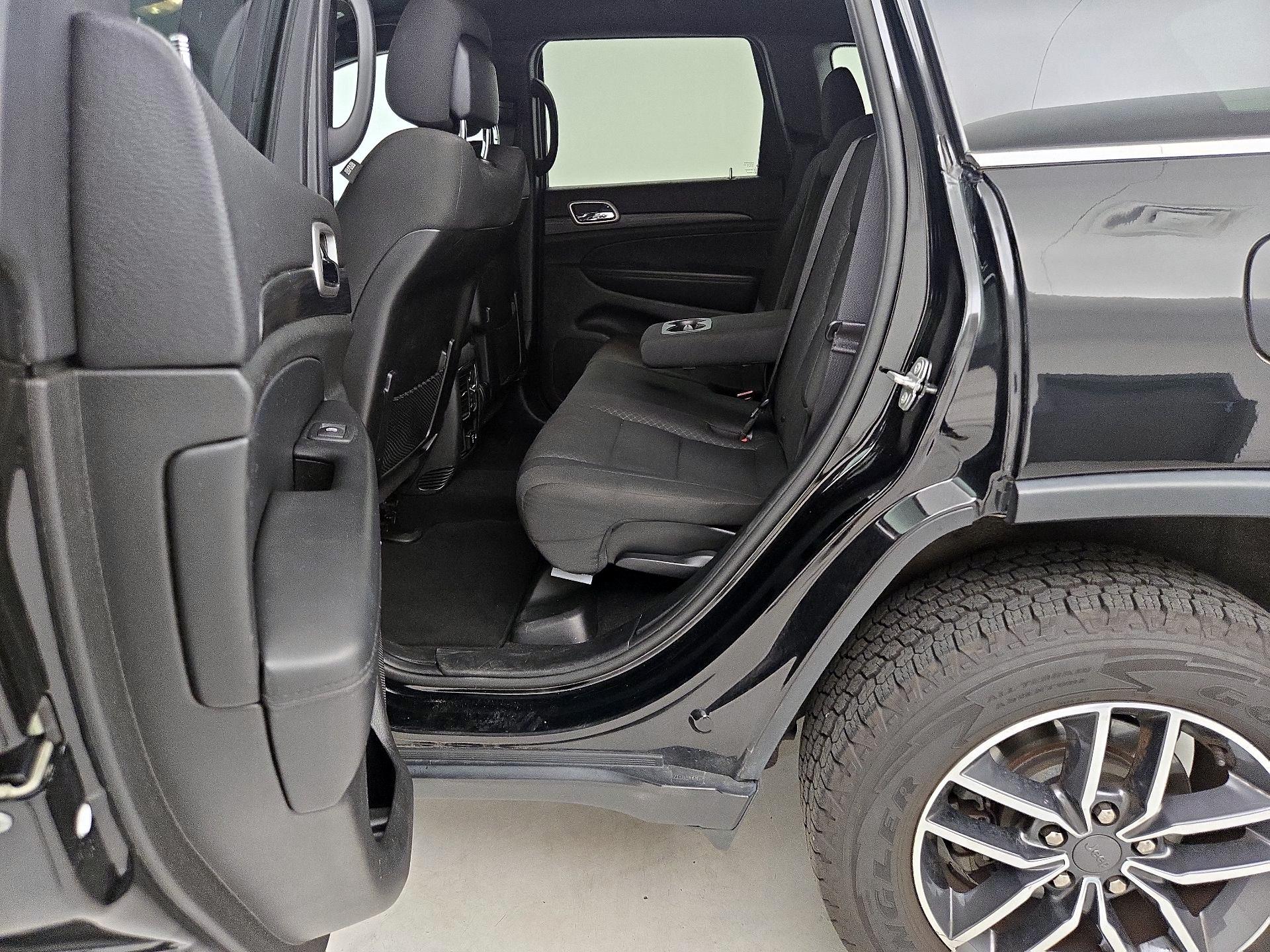Thumbnail: 2020 Jeep Grand Cherokee - 20