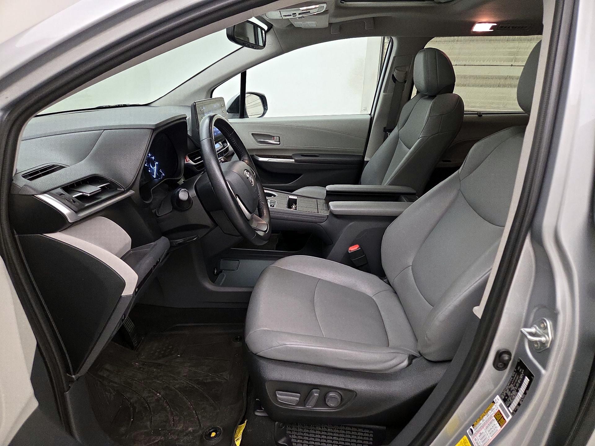 Thumbnail: 2022 Toyota Sienna - 11