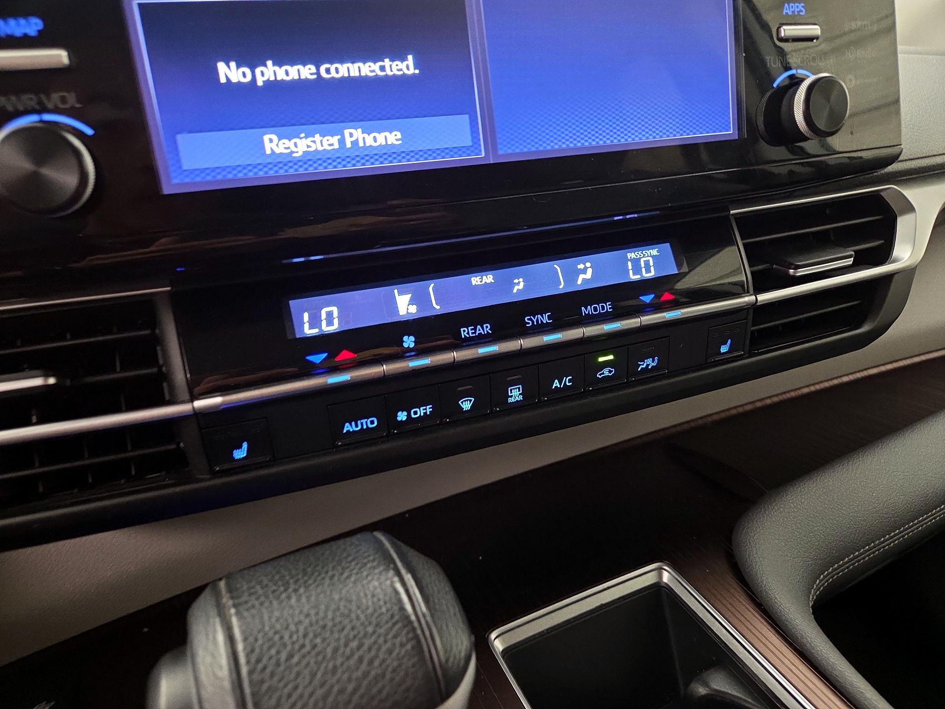 Thumbnail: 2022 Toyota Sienna - 16