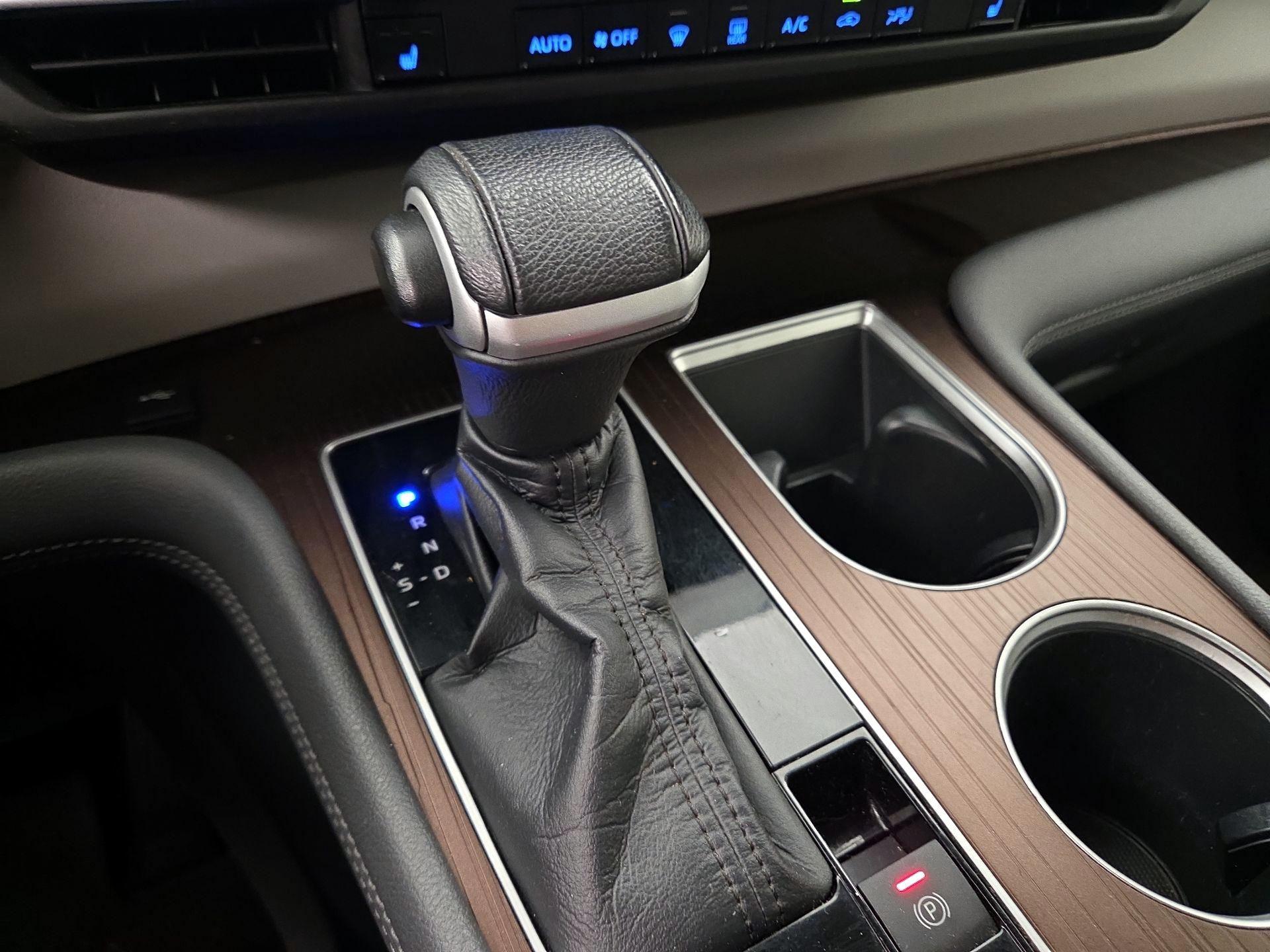 Thumbnail: 2022 Toyota Sienna - 17