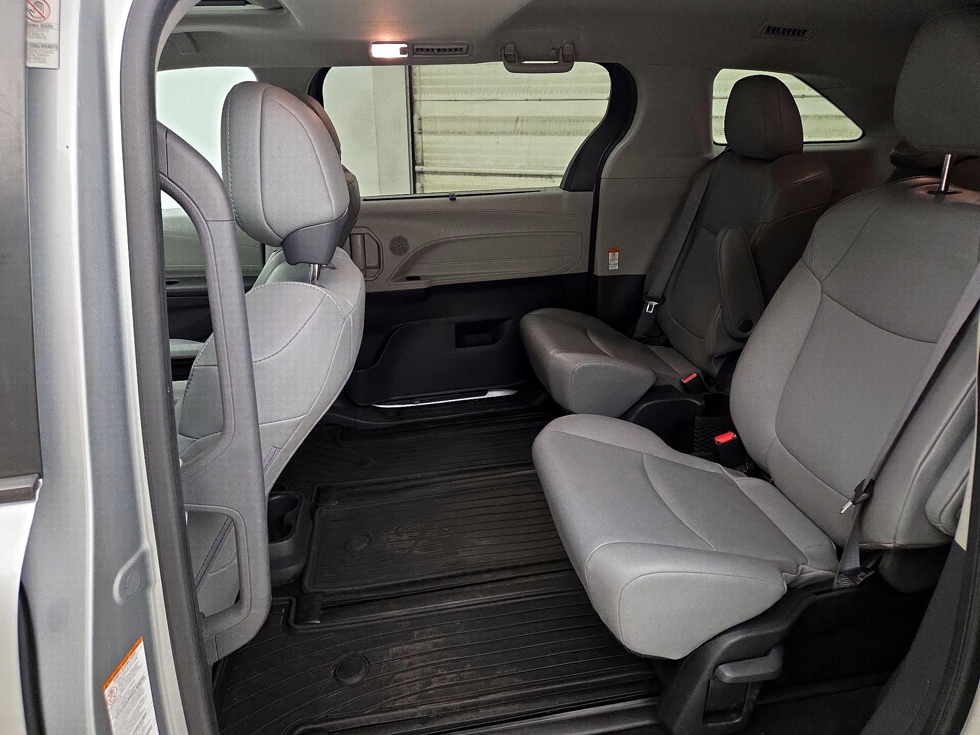 Thumbnail: 2022 Toyota Sienna - 20