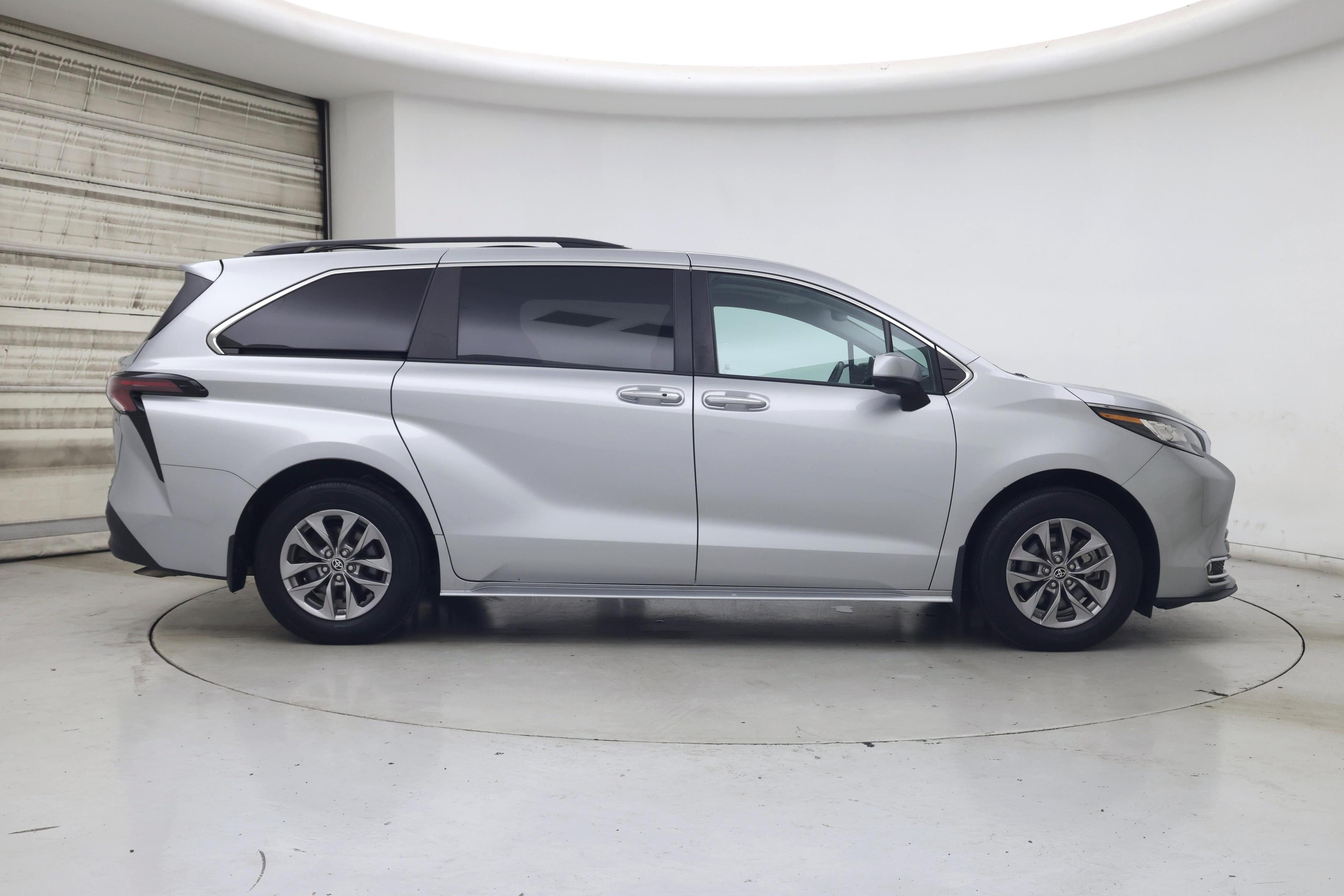 Thumbnail: 2022 Toyota Sienna - 7