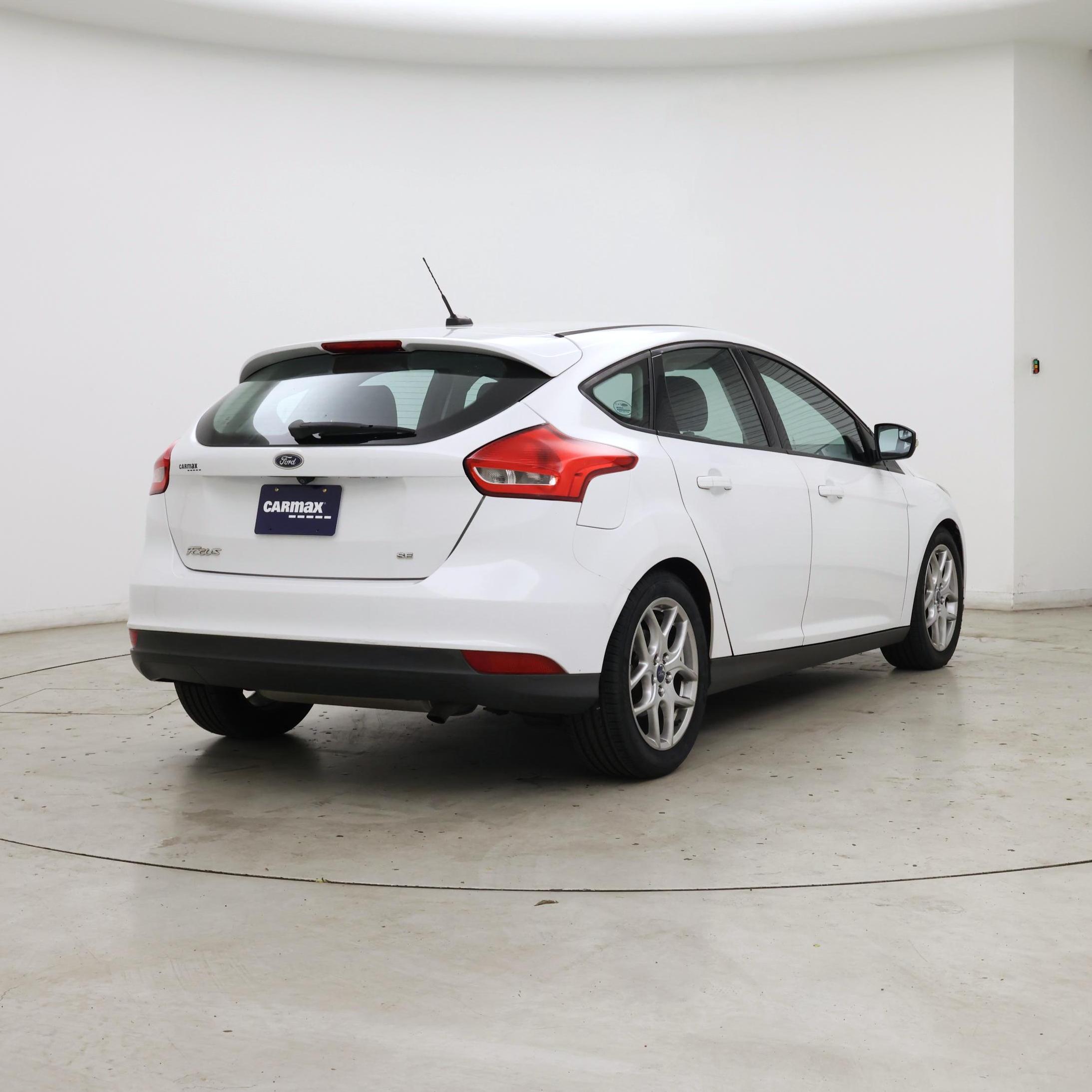 Thumbnail: 2015 Ford Focus - 8