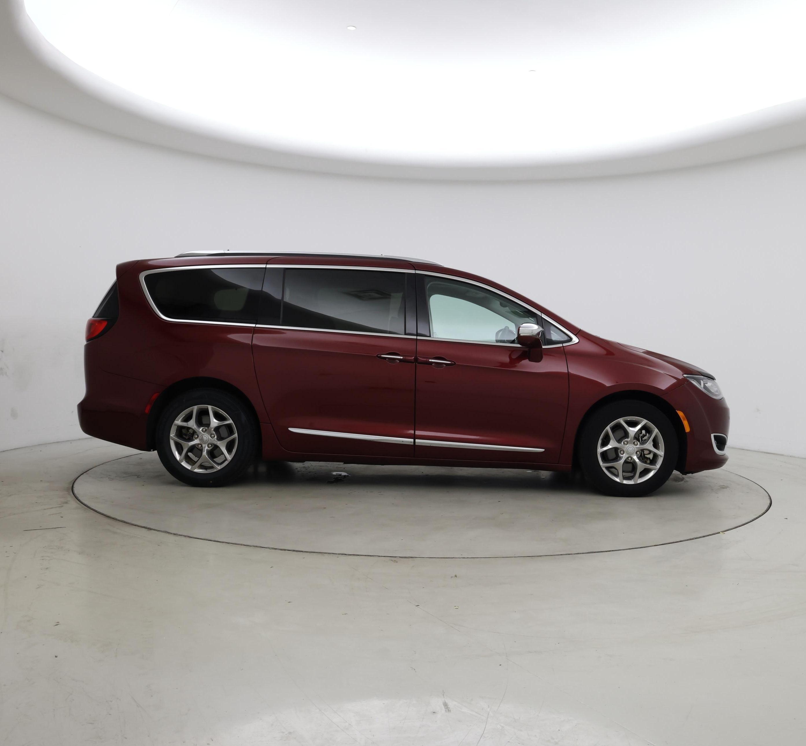 Thumbnail: 2018 Chrysler Pacifica - 7
