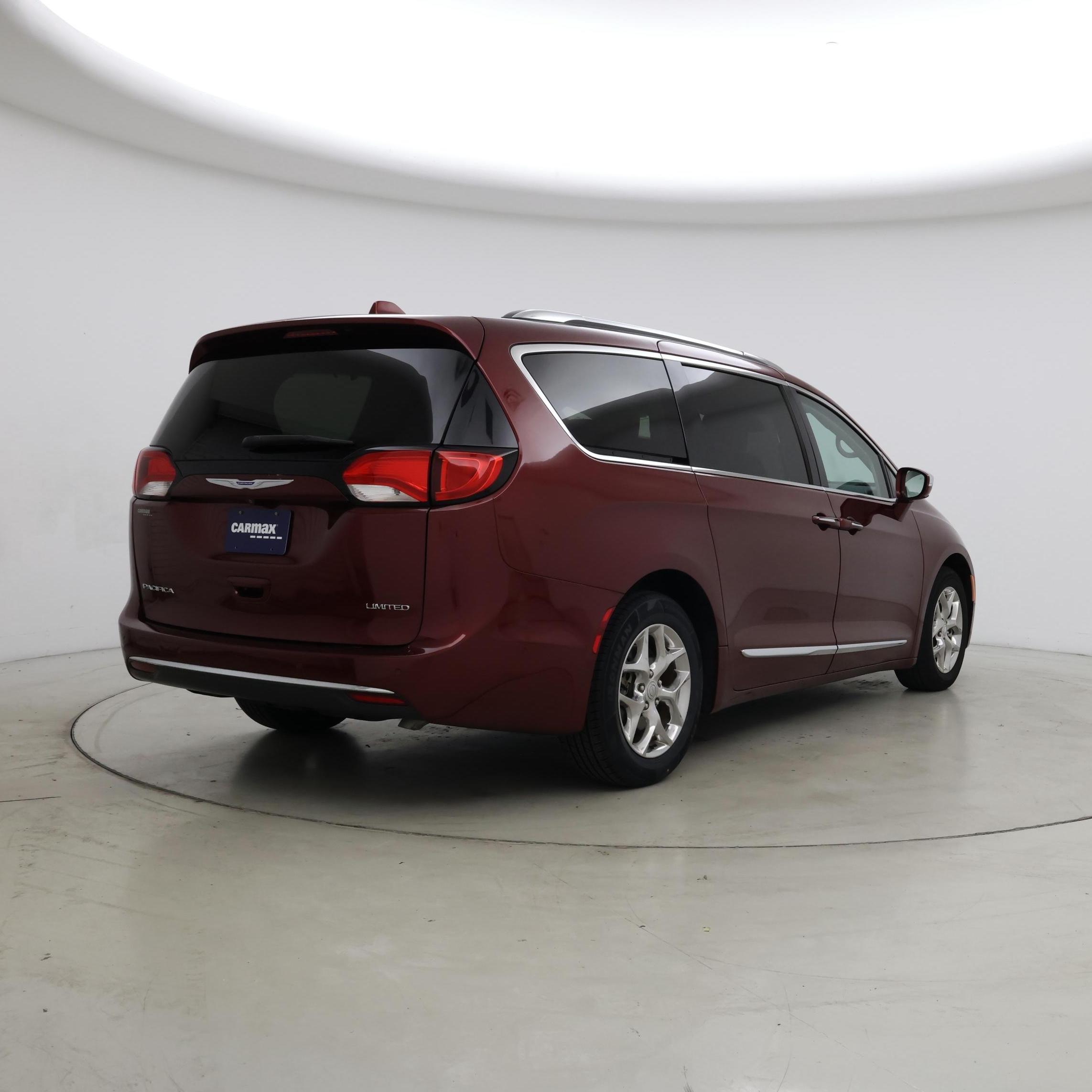 Thumbnail: 2018 Chrysler Pacifica - 8