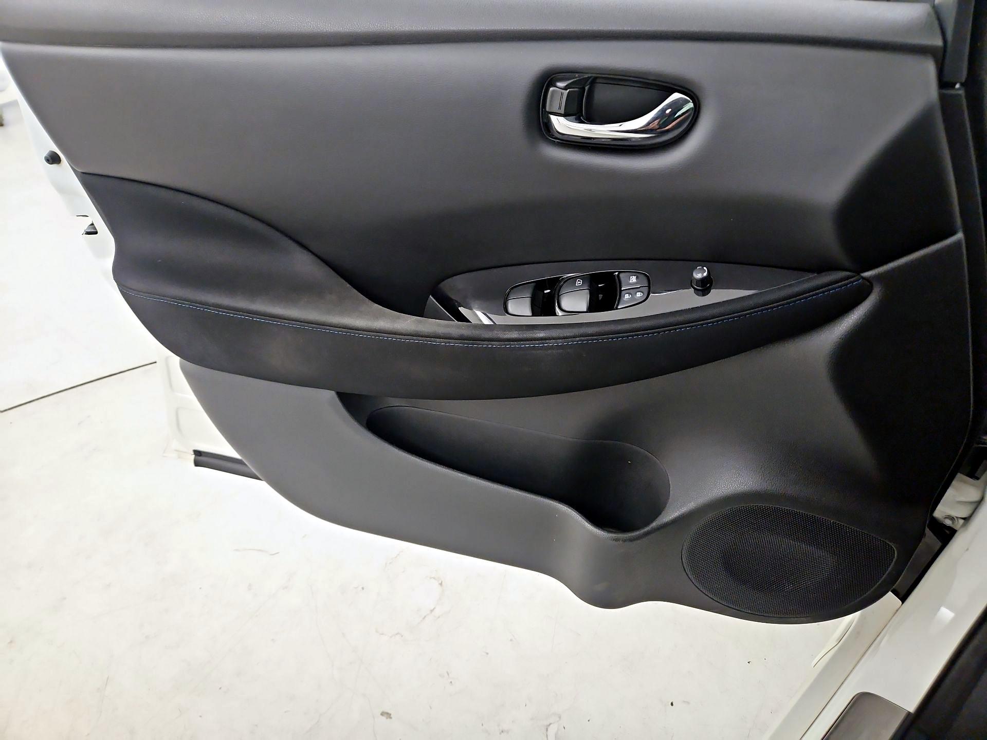 Thumbnail: 2022 Nissan Leaf - 12