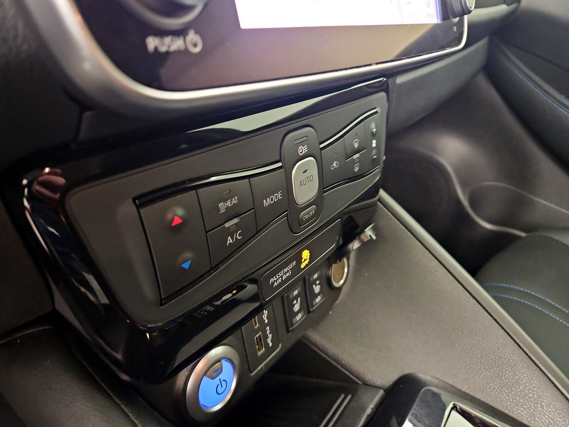 Thumbnail: 2022 Nissan Leaf - 17