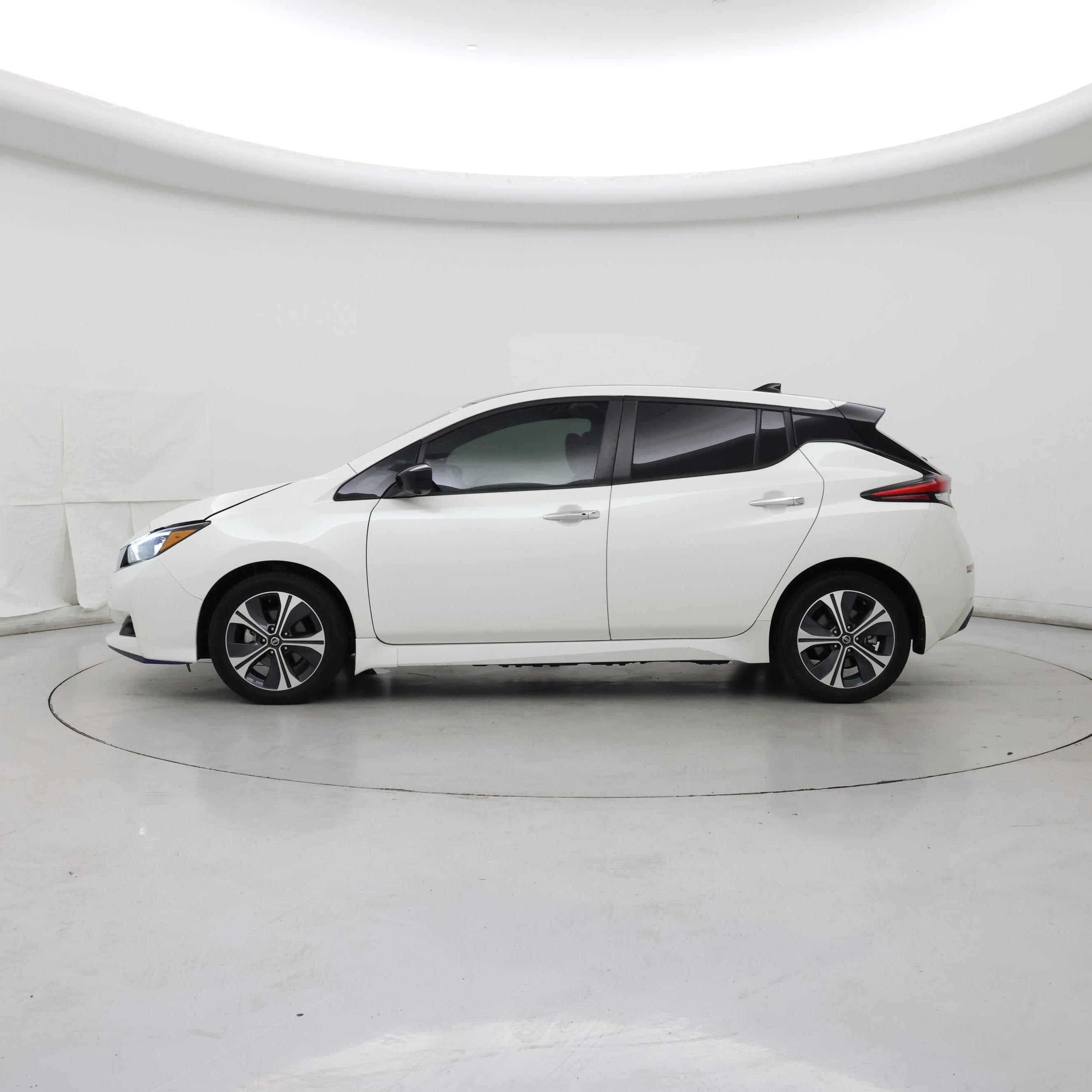 Thumbnail: 2022 Nissan Leaf - 3