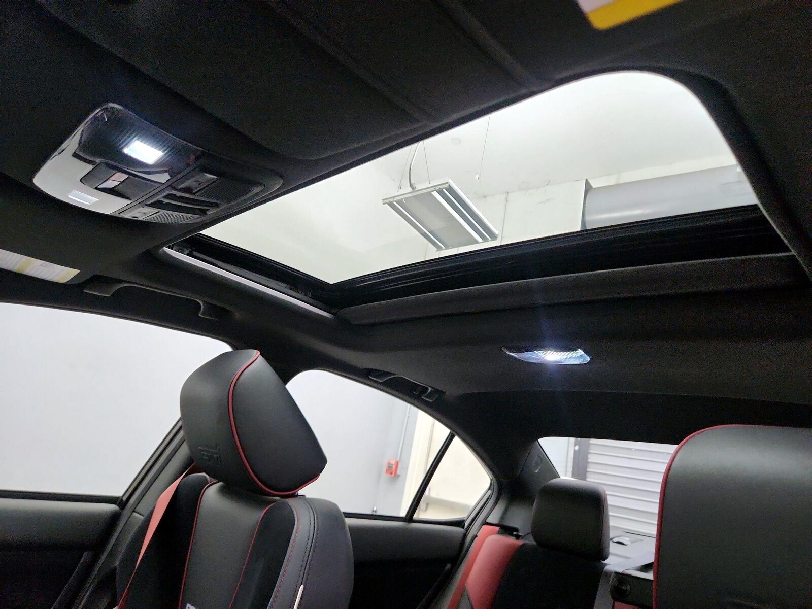 Sunroof(s) & Overhead Airbags