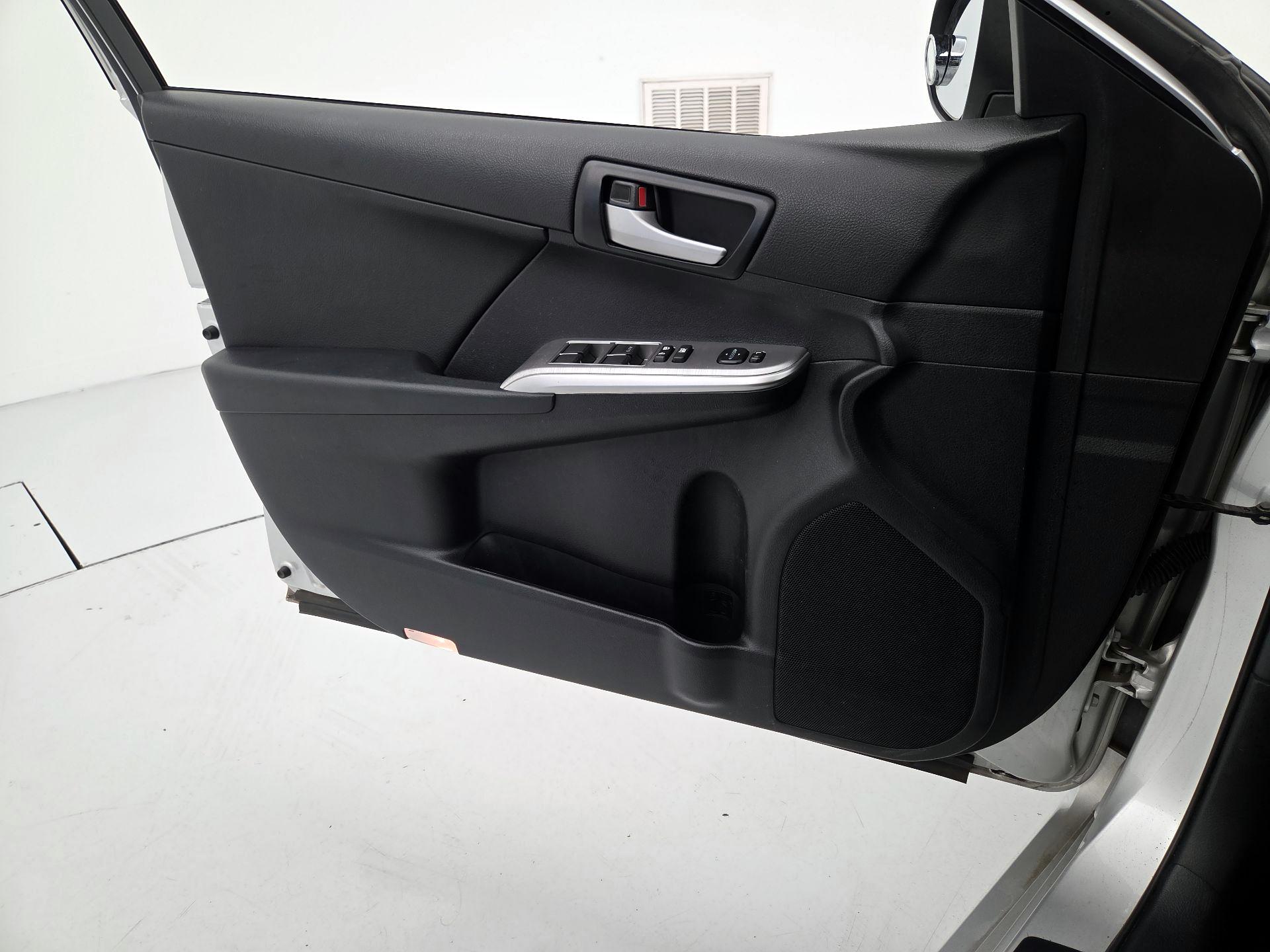 Thumbnail: 2014 Toyota Camry - 12