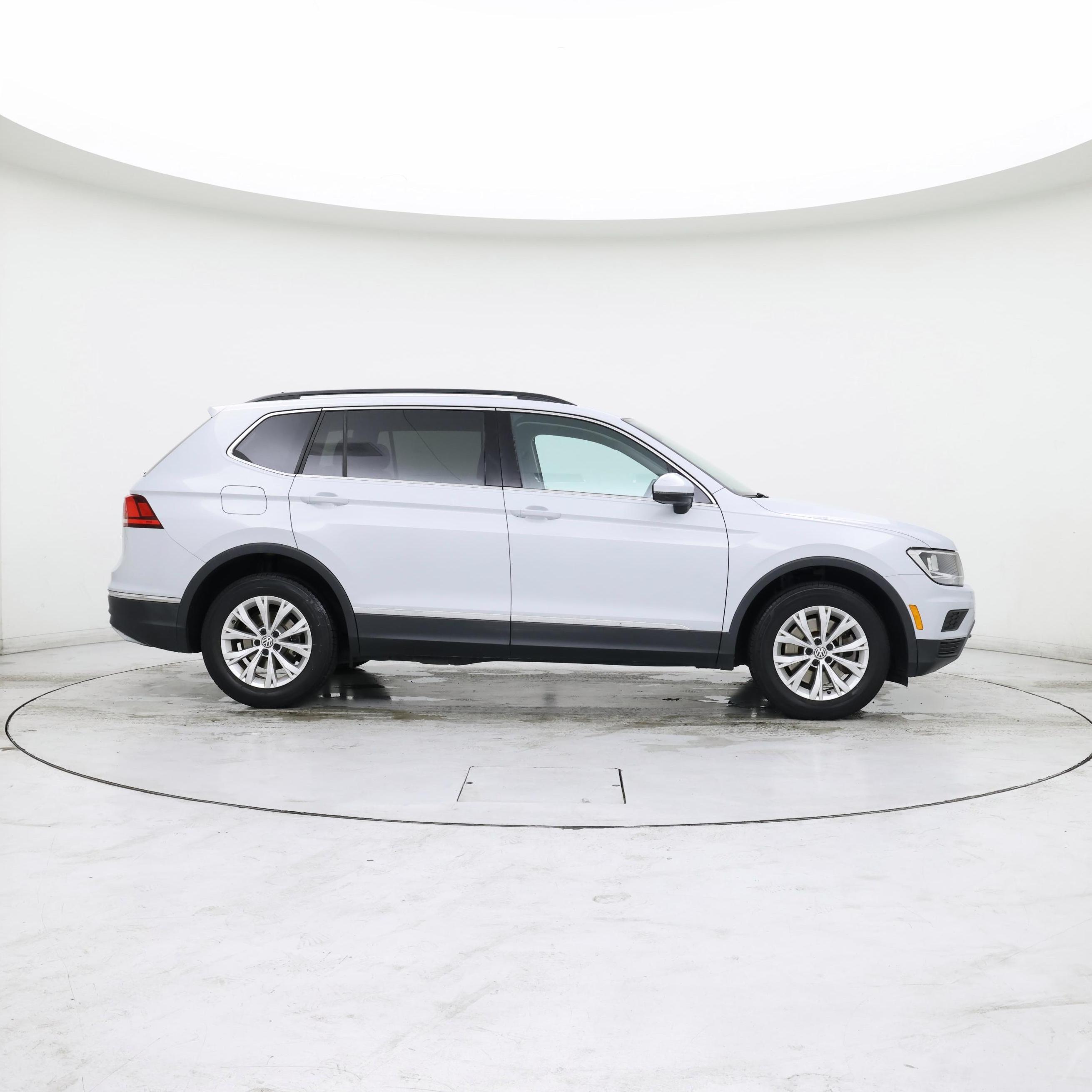 Thumbnail: 2018 Volkswagen Tiguan - 7
