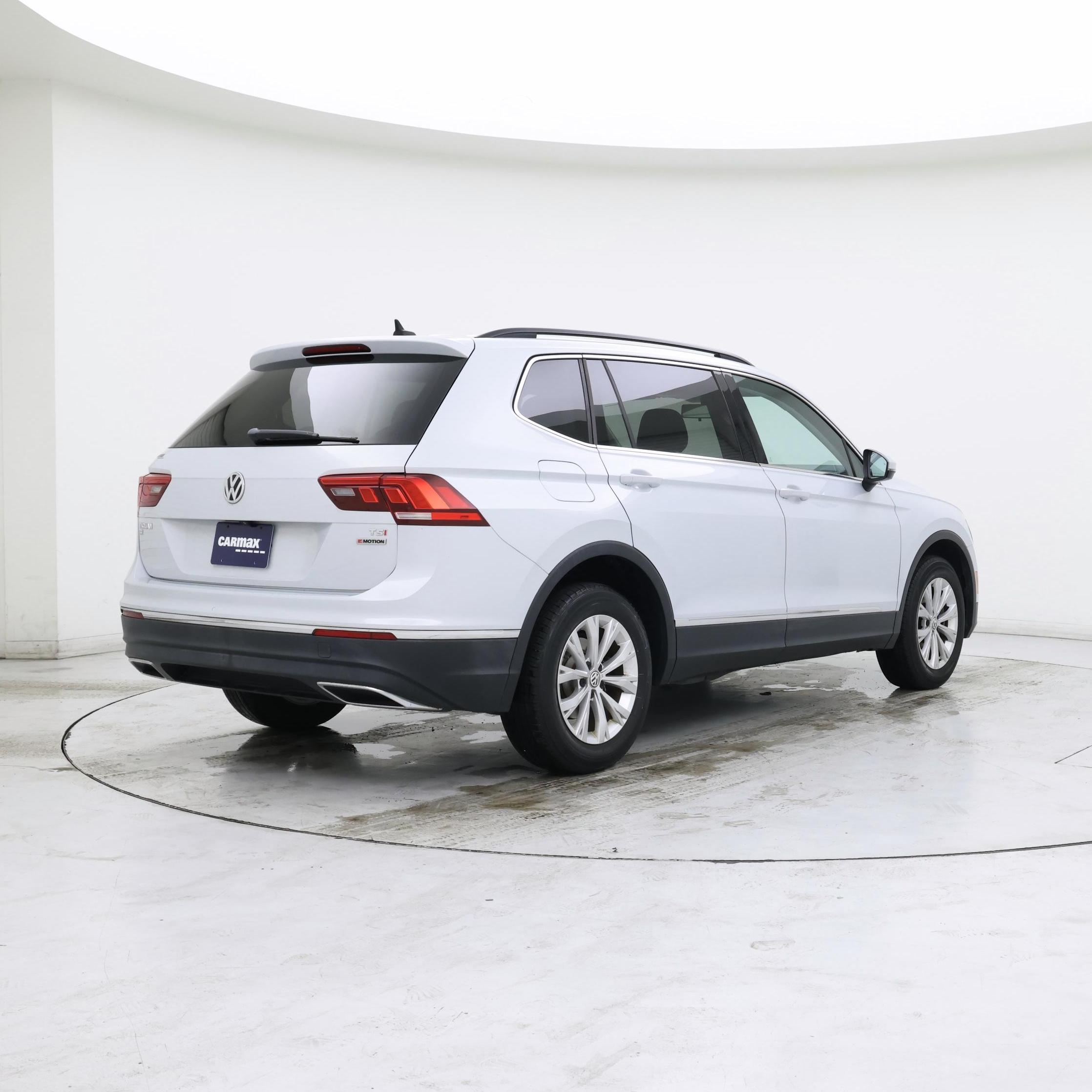 Thumbnail: 2018 Volkswagen Tiguan - 8