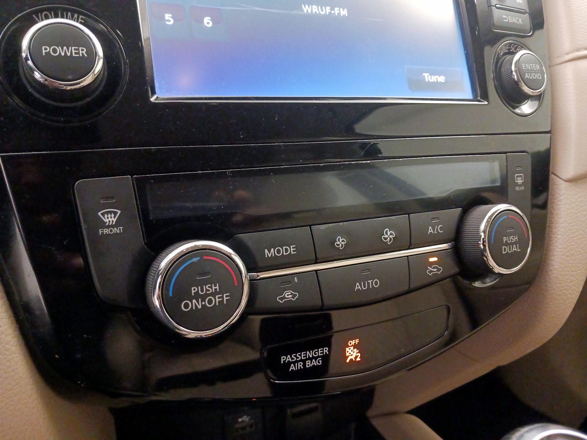 Thumbnail: 2017 Nissan Rogue - 16