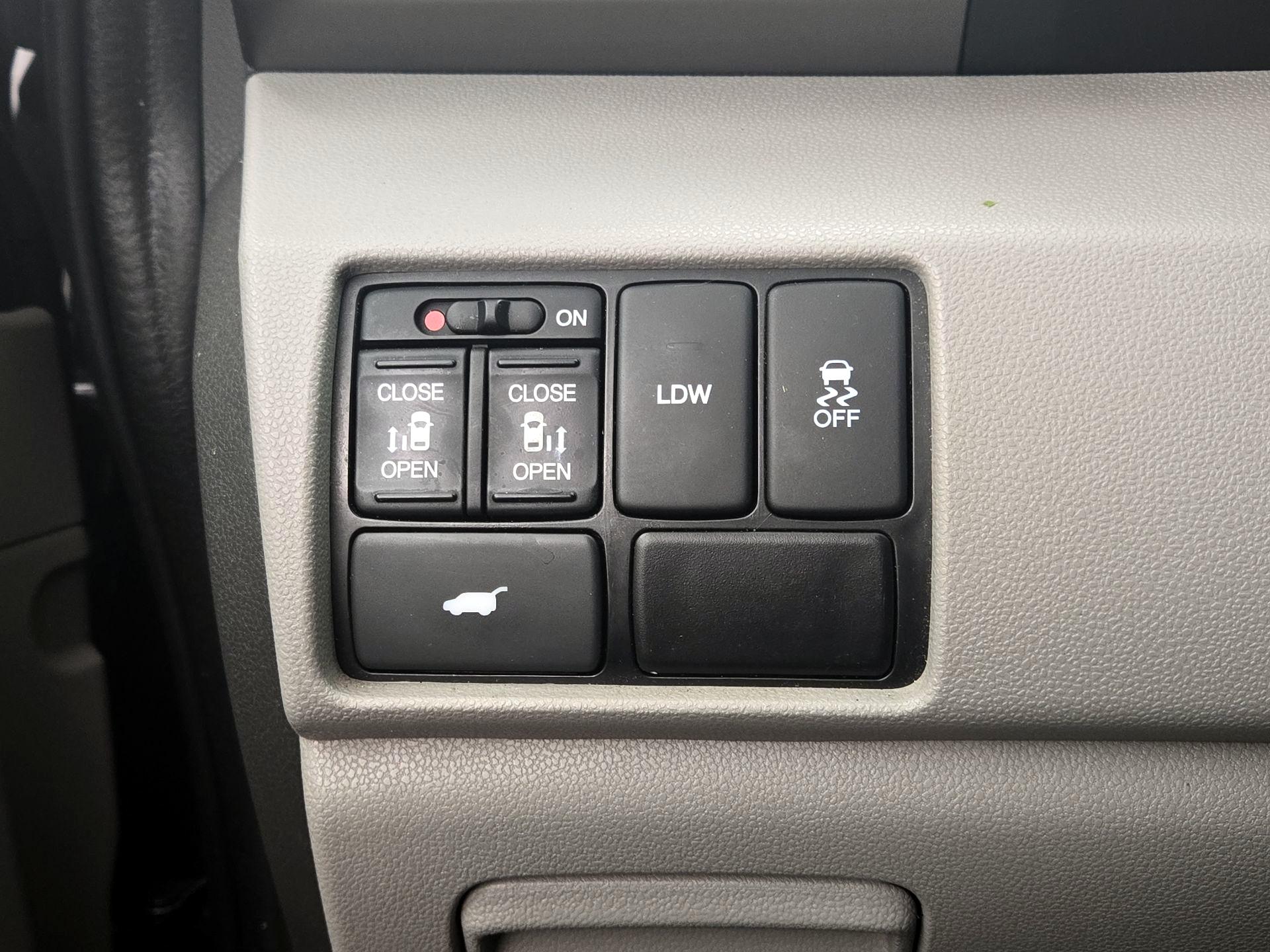 Thumbnail: 2015 Honda Odyssey - 13