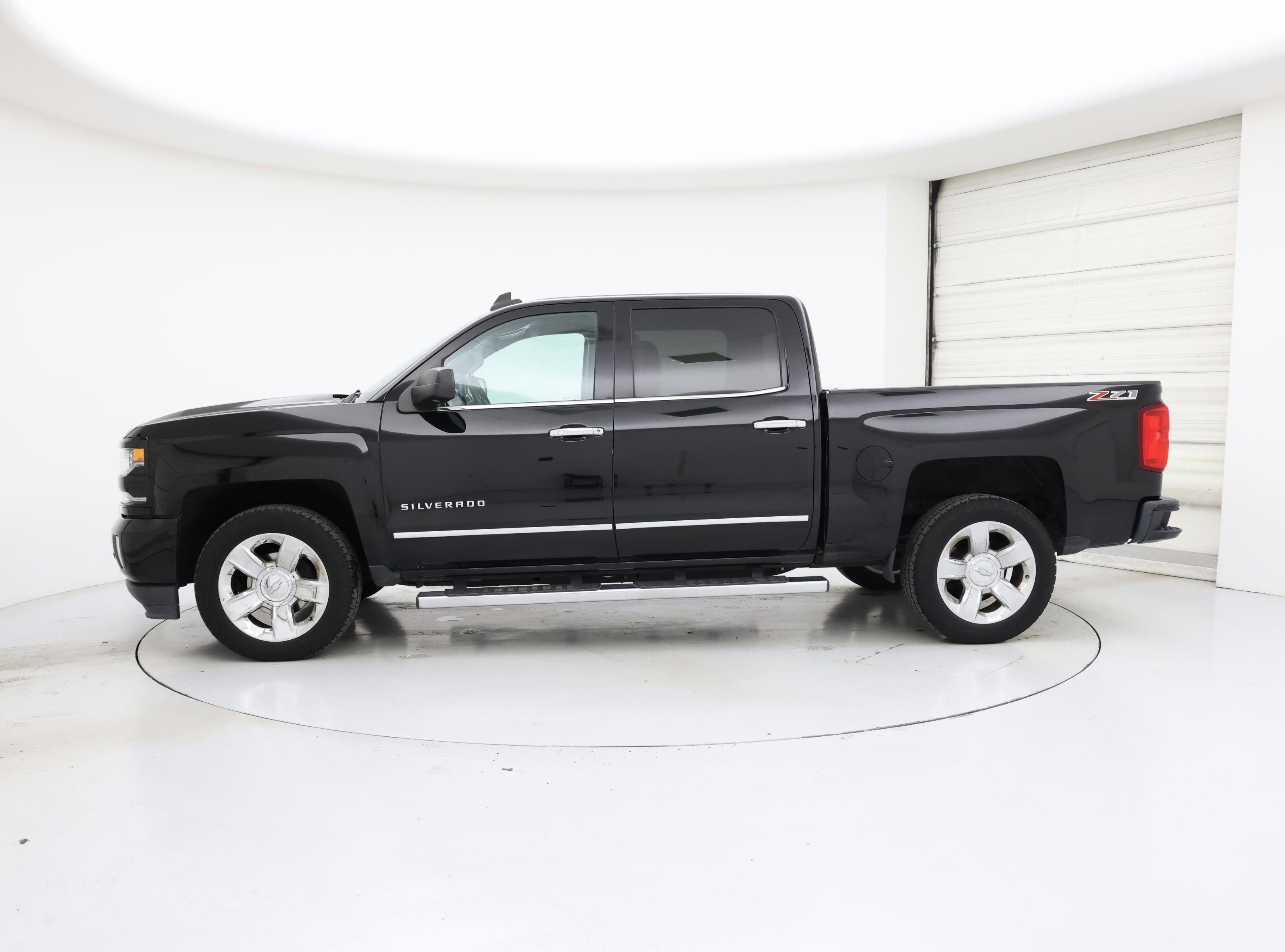 Thumbnail: 2017 Chevrolet Silverado 1500 - 3