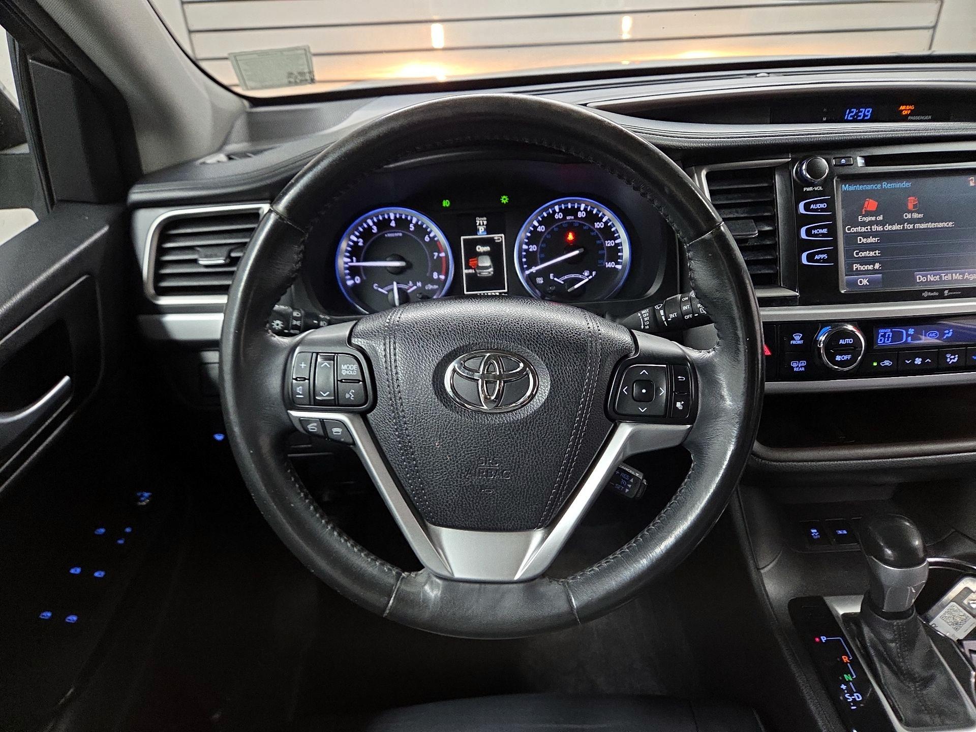 Thumbnail: 2015 Toyota Highlander - 10