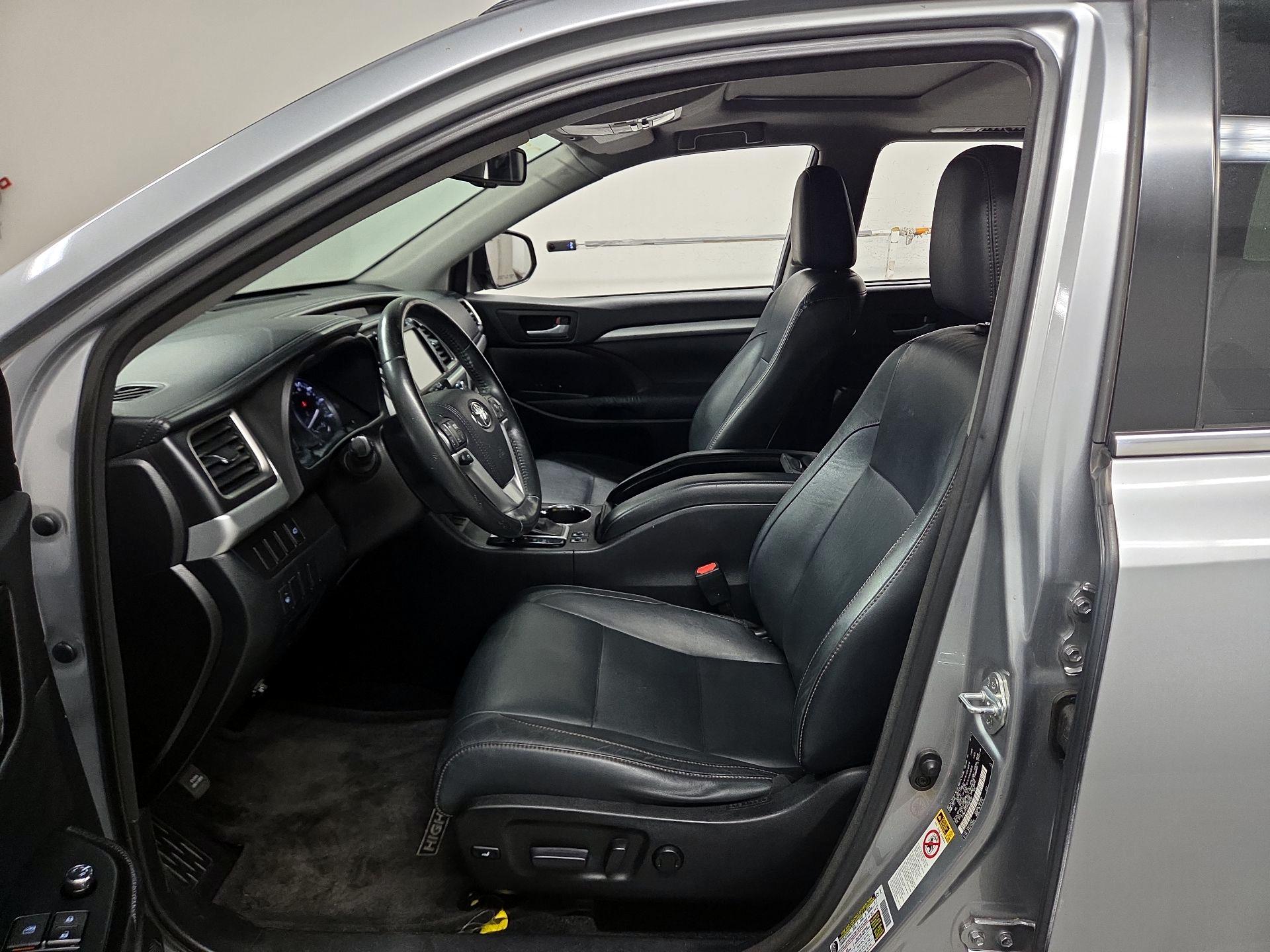 Thumbnail: 2015 Toyota Highlander - 11