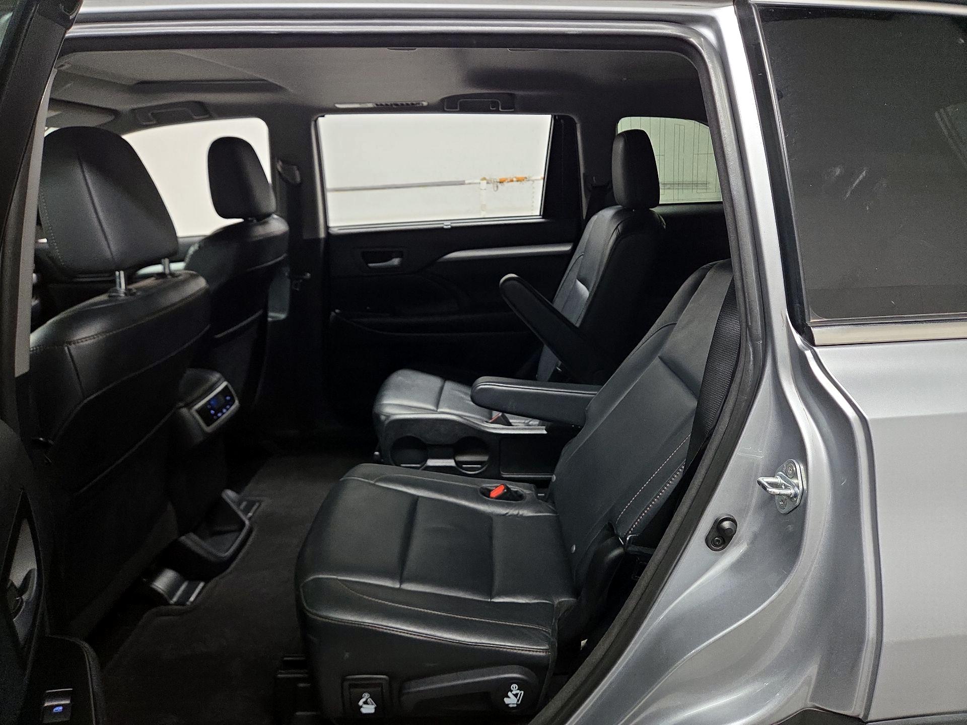 Thumbnail: 2015 Toyota Highlander - 17