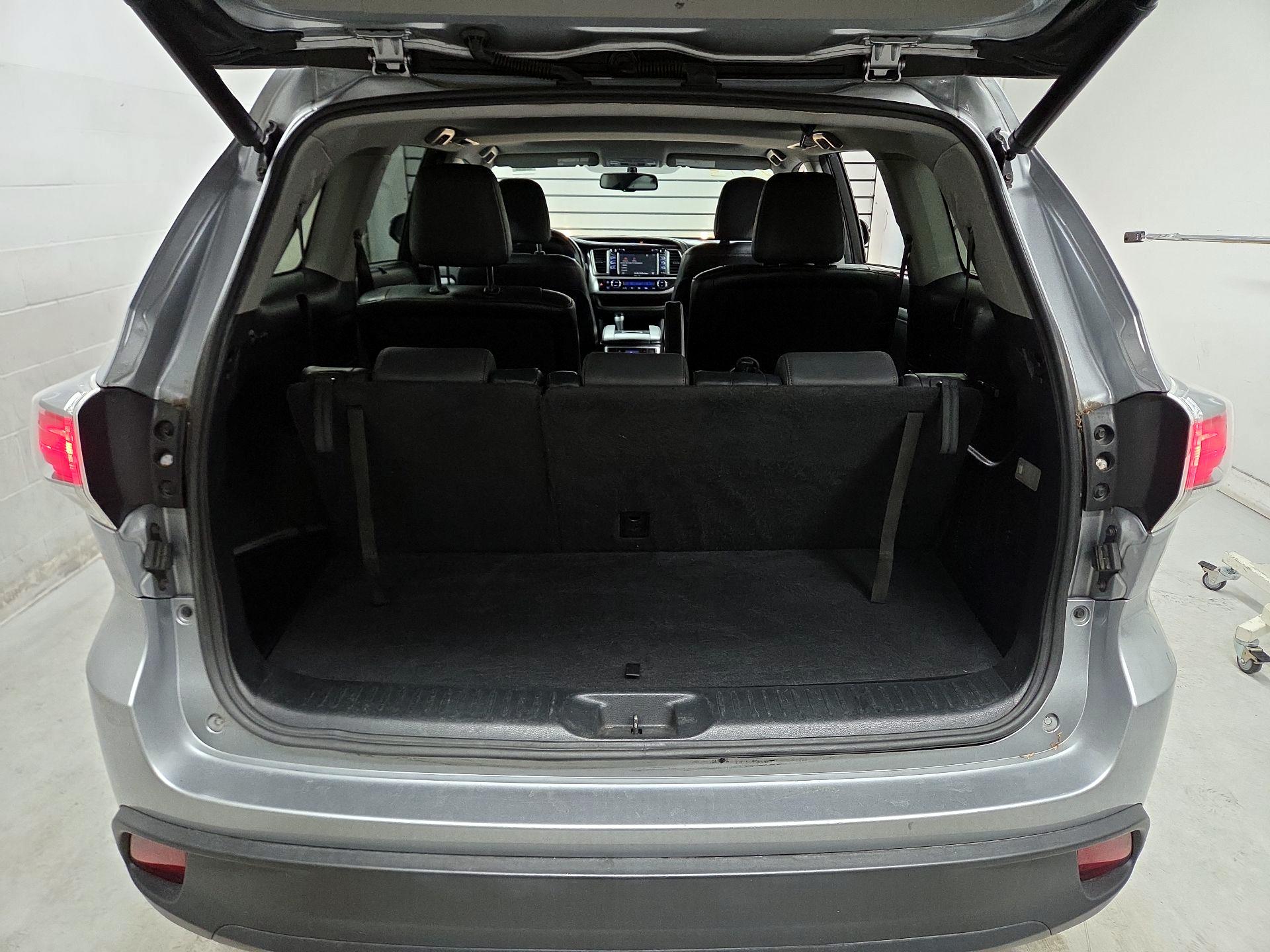 Thumbnail: 2015 Toyota Highlander - 18