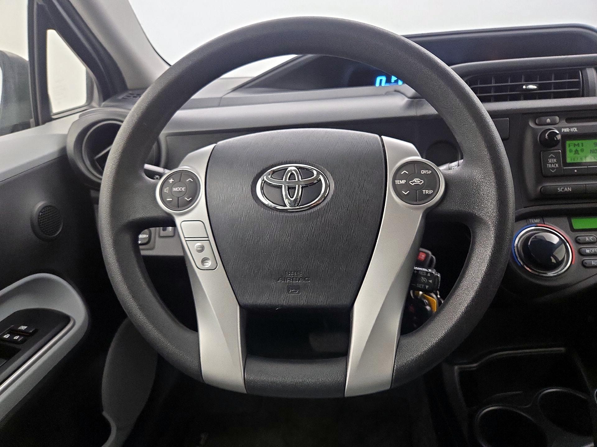 Thumbnail: 2014 Toyota Prius c - 10